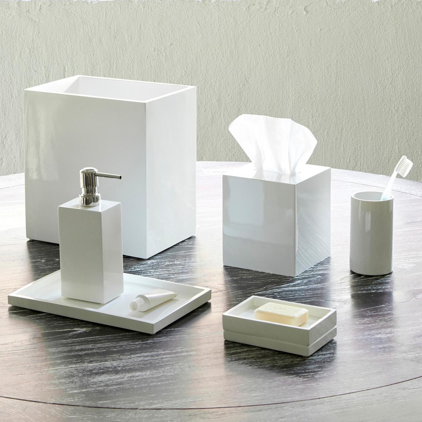 White Lacquer Bath Set 3