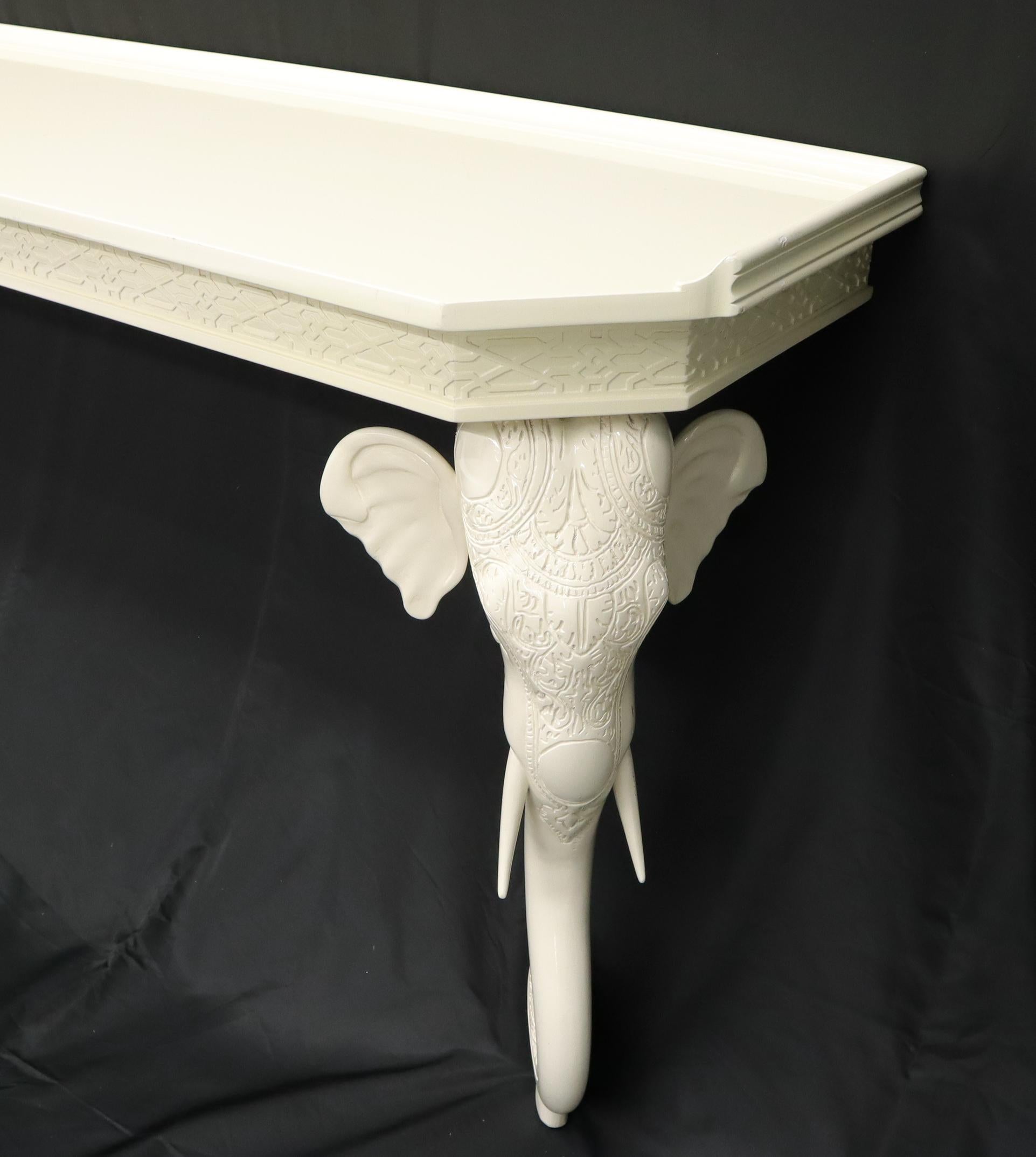 Table Murale Console à Bases Éléphant Sculptées en Laque Blanche Bon état - En vente à Rockaway, NJ
