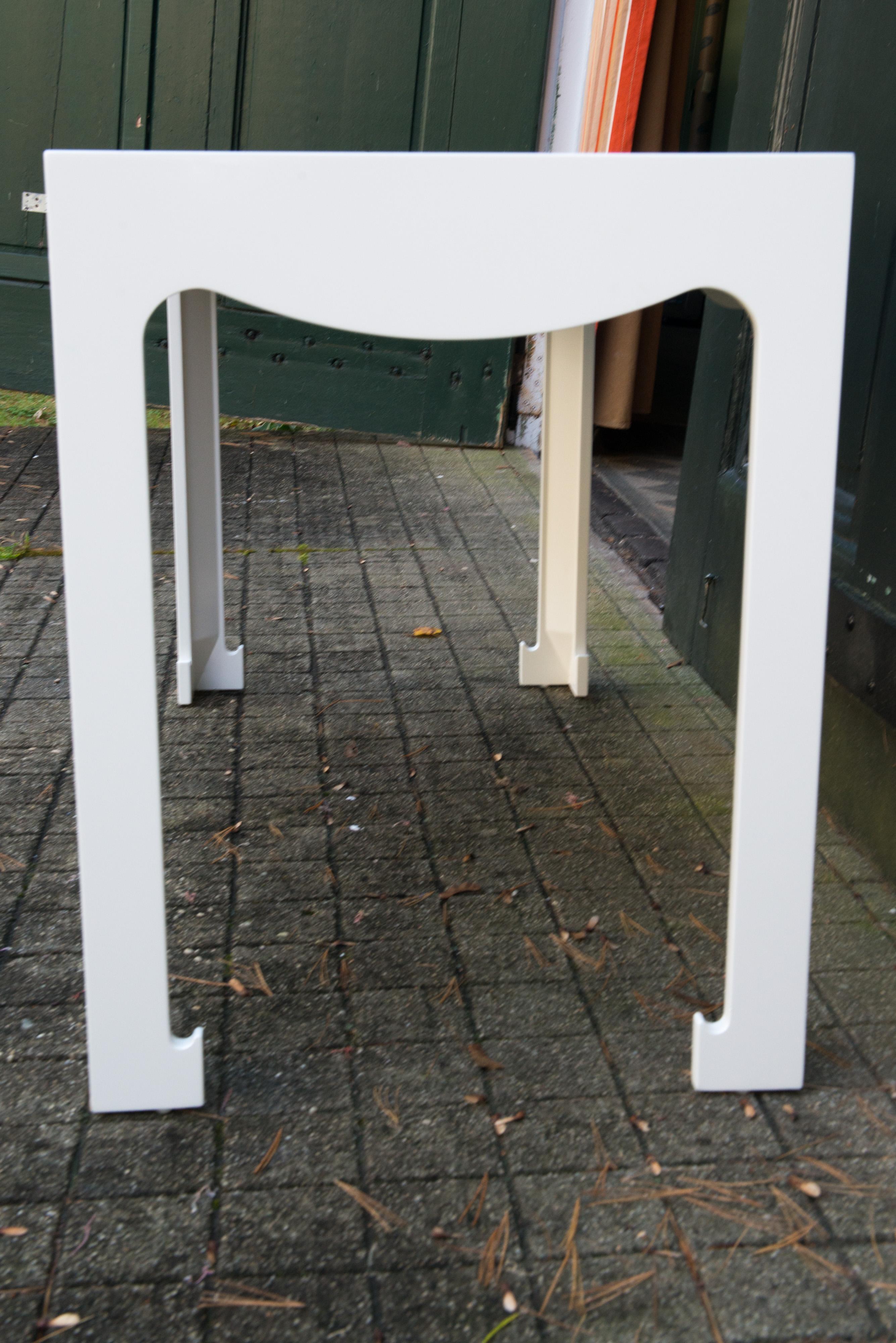 White Lacquer Console or Desk In Good Condition For Sale In Stamford, CT