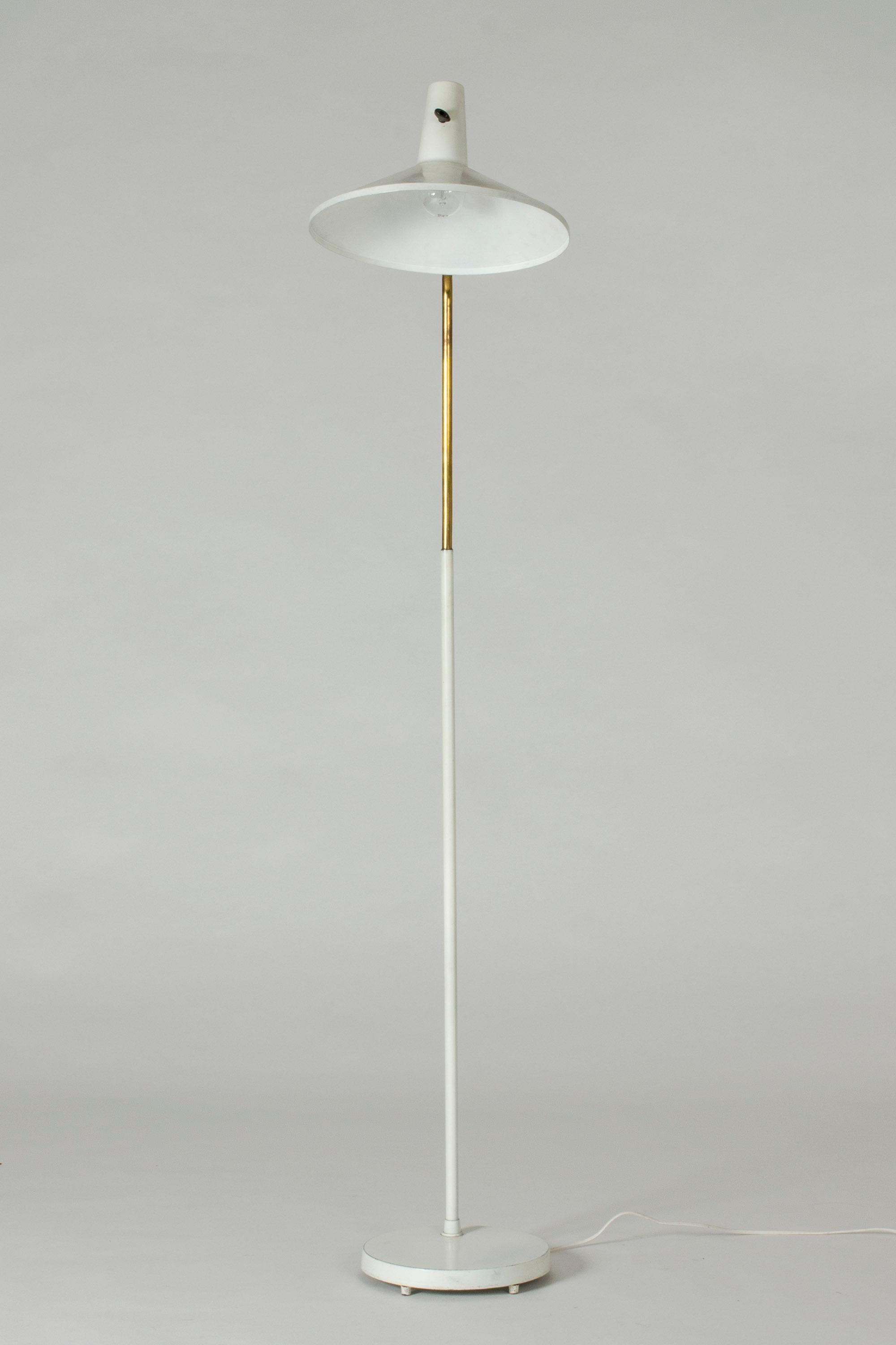 Weiße lackierte stehlampe by Bertil Brisborg (Skandinavische Moderne) im Angebot