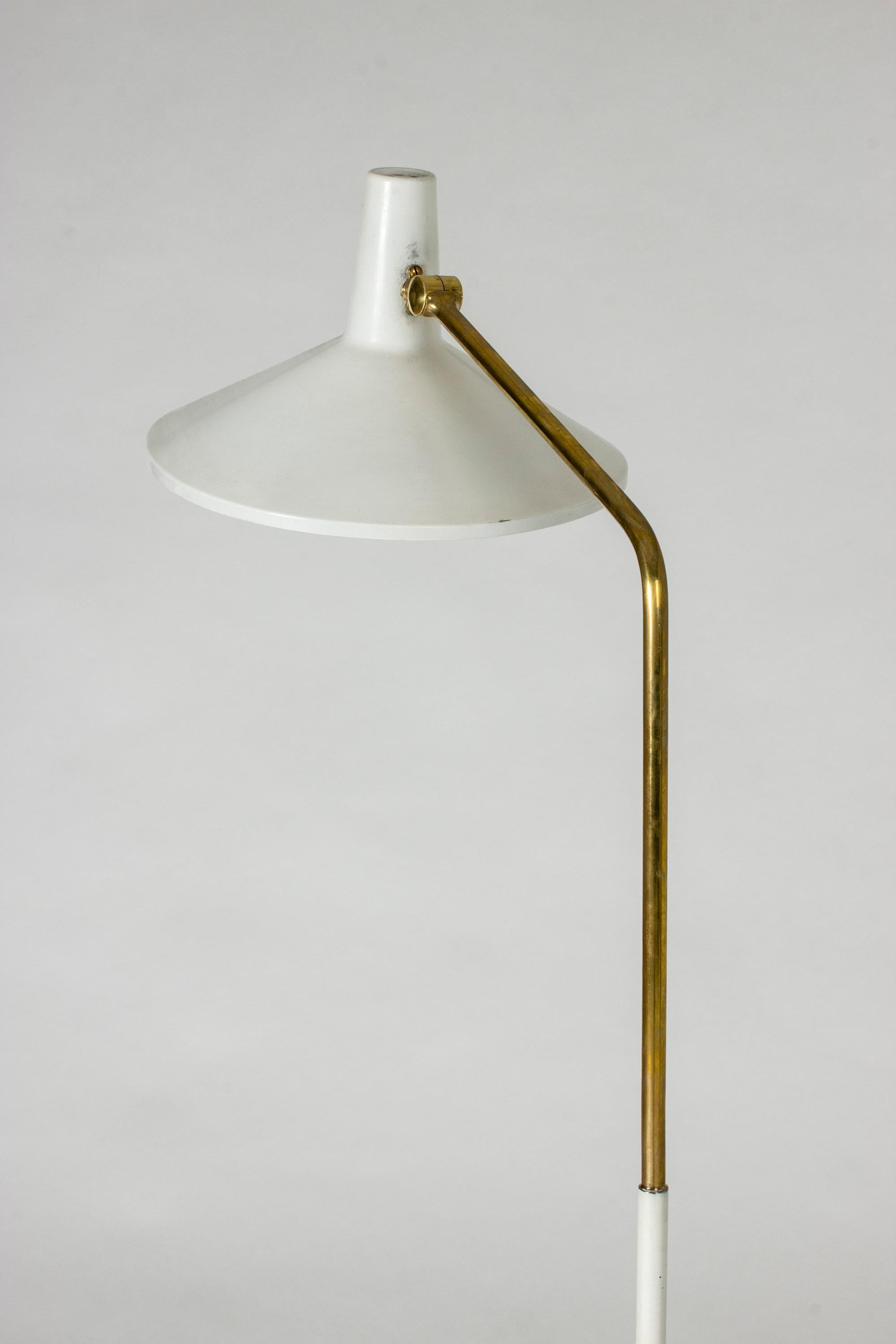 Weiße lackierte stehlampe by Bertil Brisborg (Mitte des 20. Jahrhunderts) im Angebot