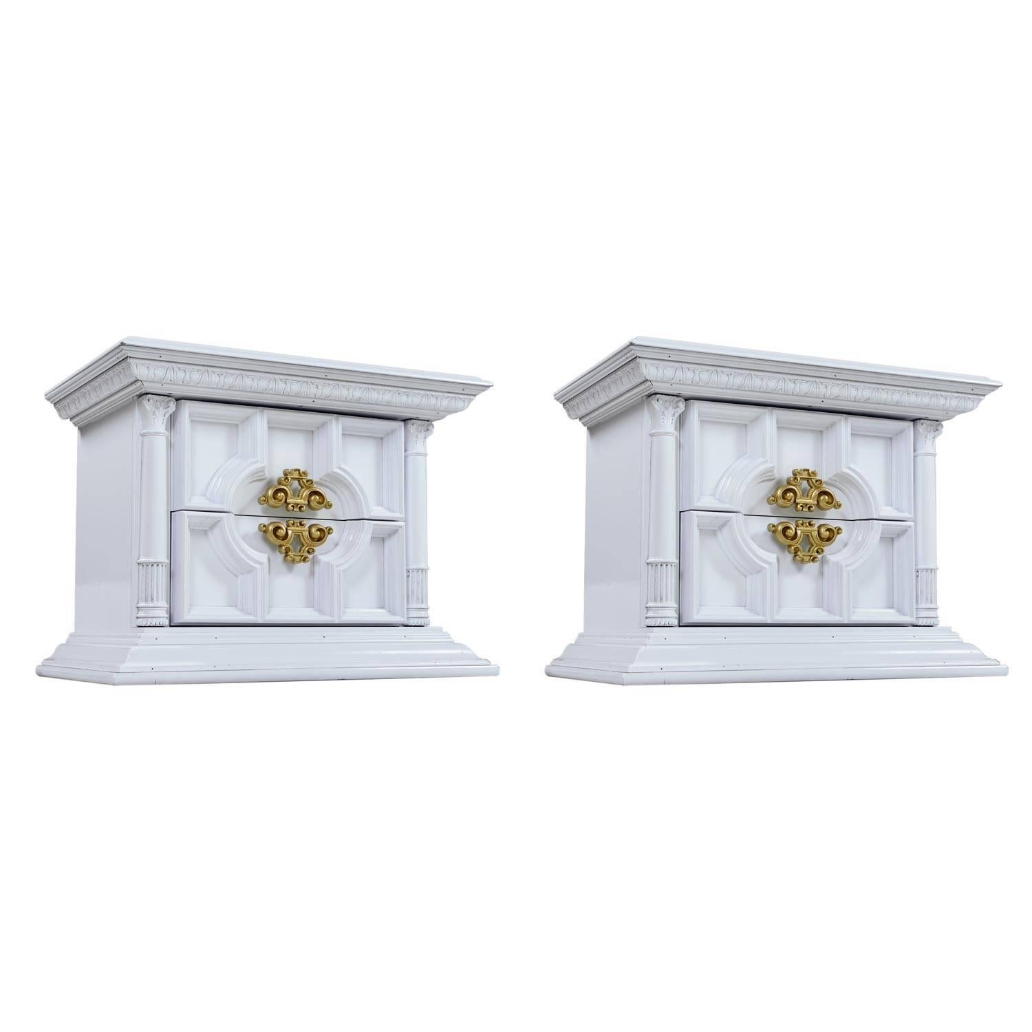 White Lacquer Hollywood Regency Monumental Greek Revival End Table Nightstands In Excellent Condition In Chattanooga, TN