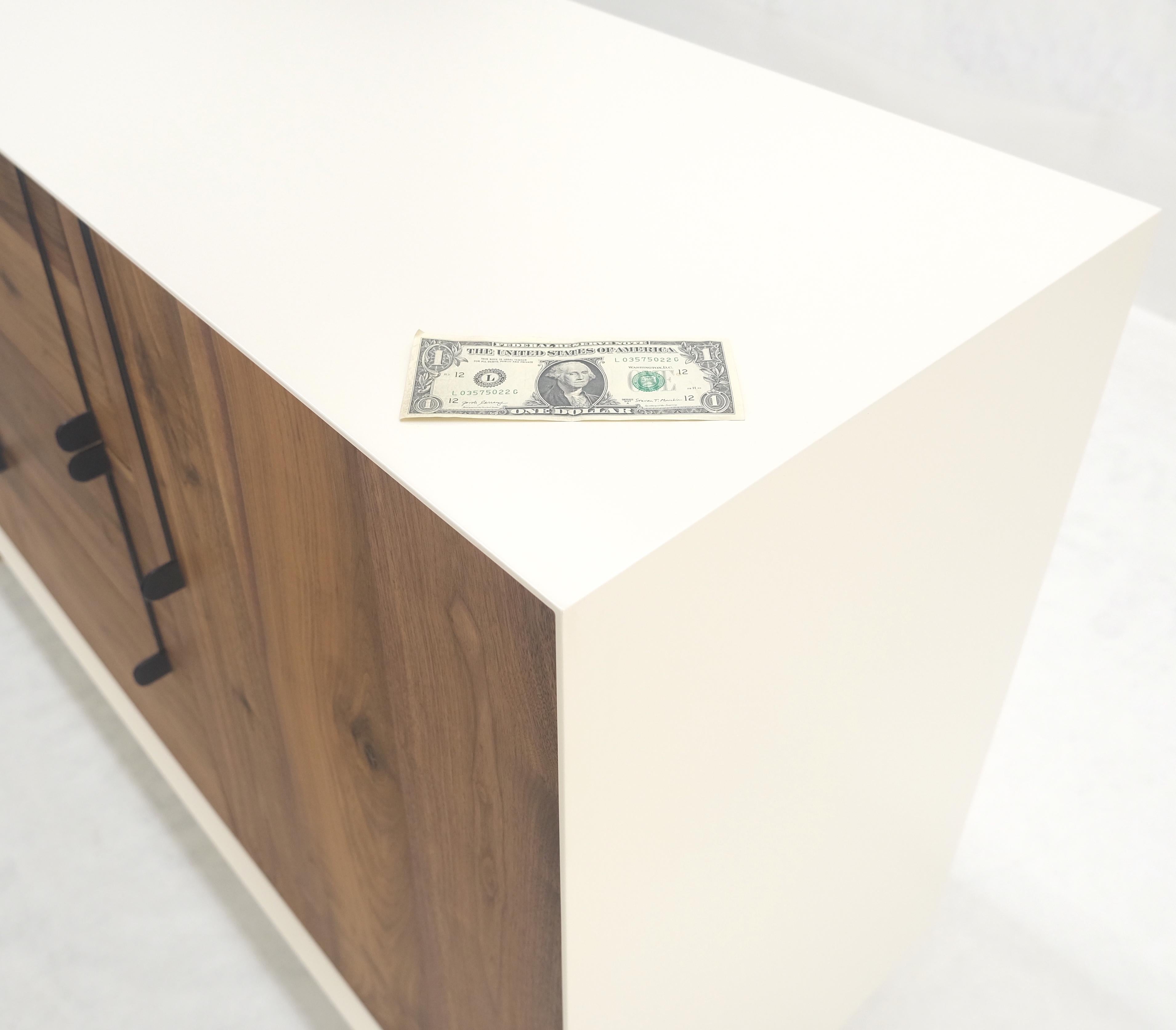 Weißer Lack & Nussbaum 3 Schubladen Zwei Fächer Credenza Mid Century MINT im Angebot 4