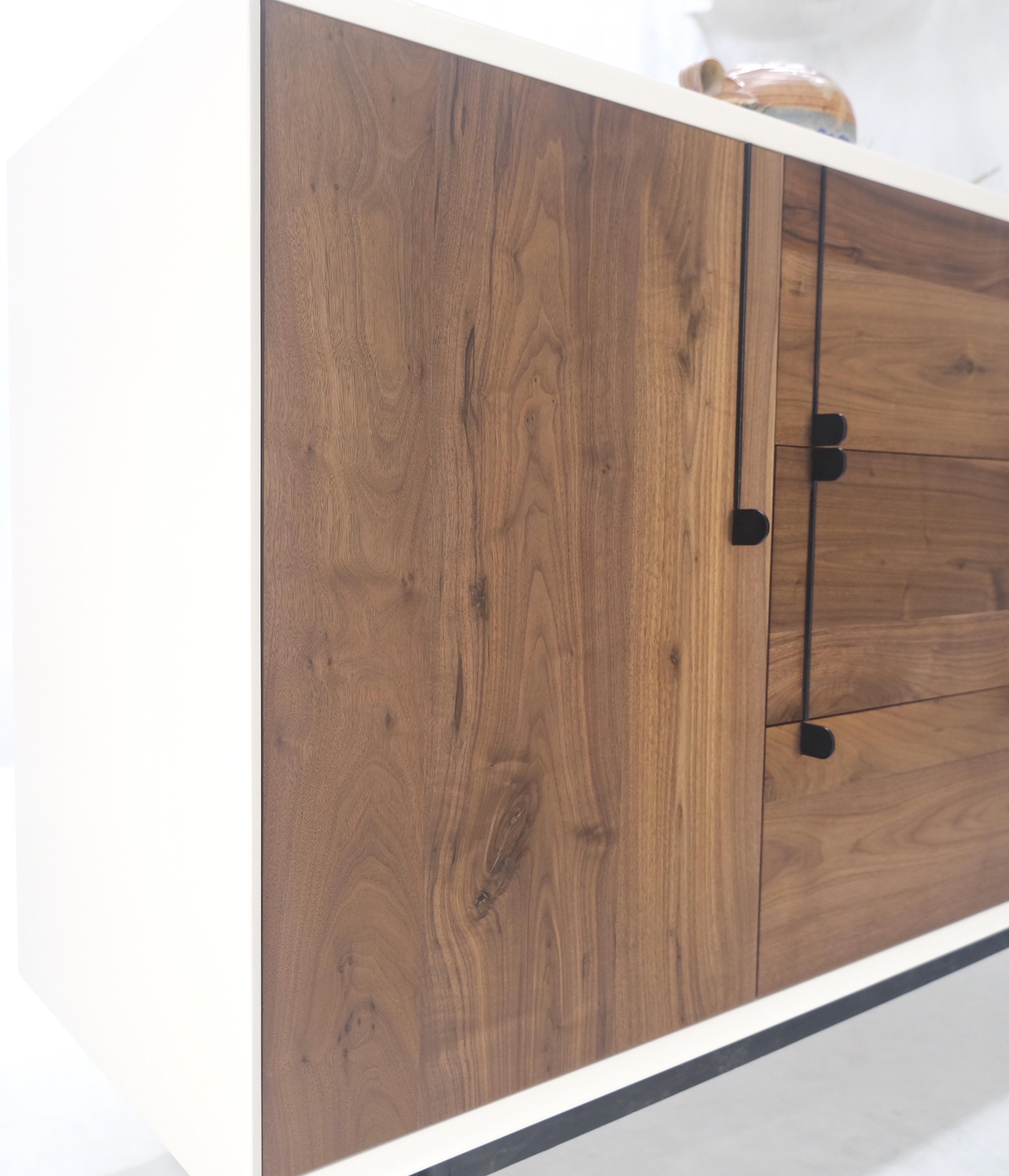 Weißer Lack & Nussbaum 3 Schubladen Zwei Fächer Credenza Mid Century MINT im Zustand „Gut“ im Angebot in Rockaway, NJ