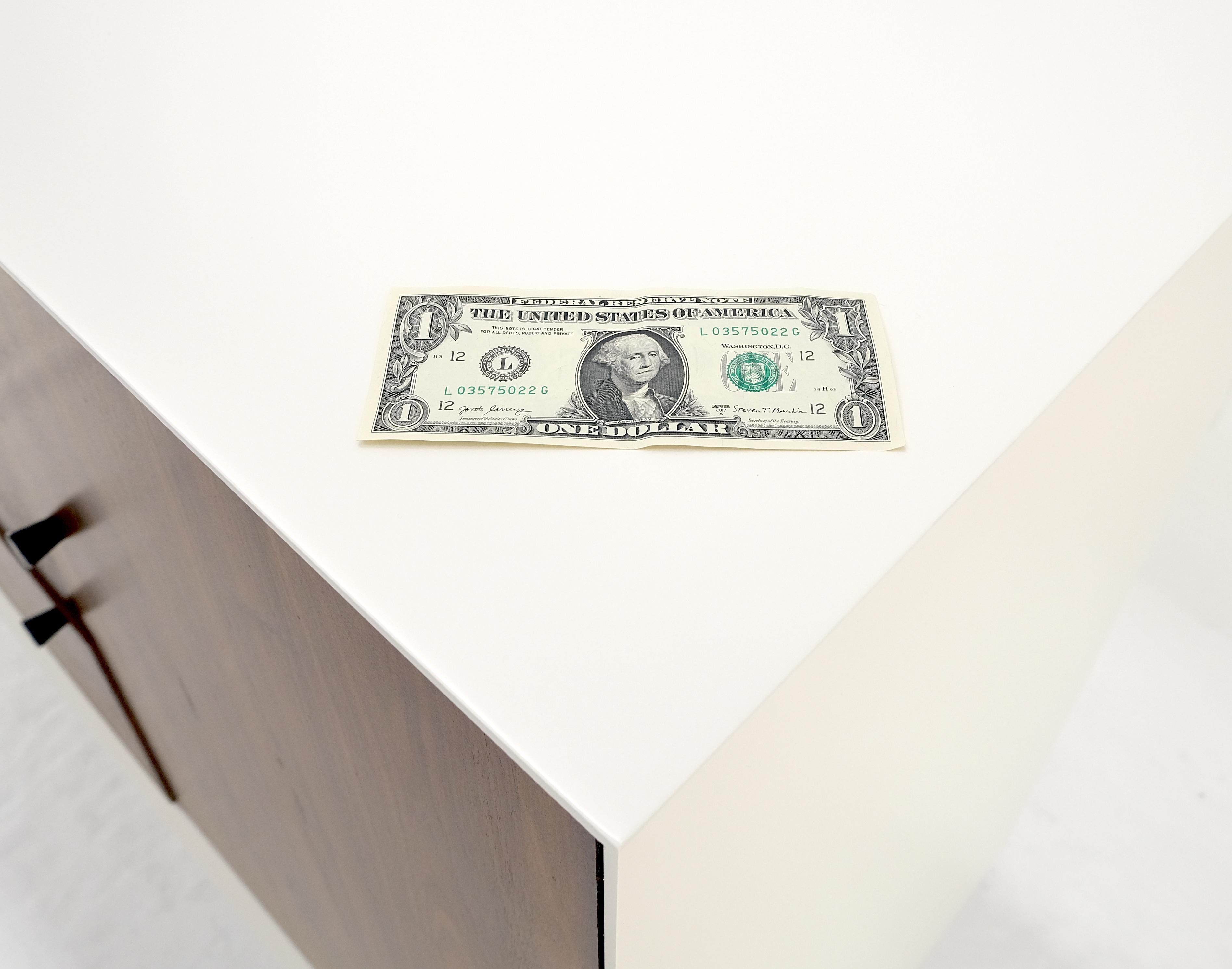 Cassettone Credenza a due ante e 3 cassetti, alto 39