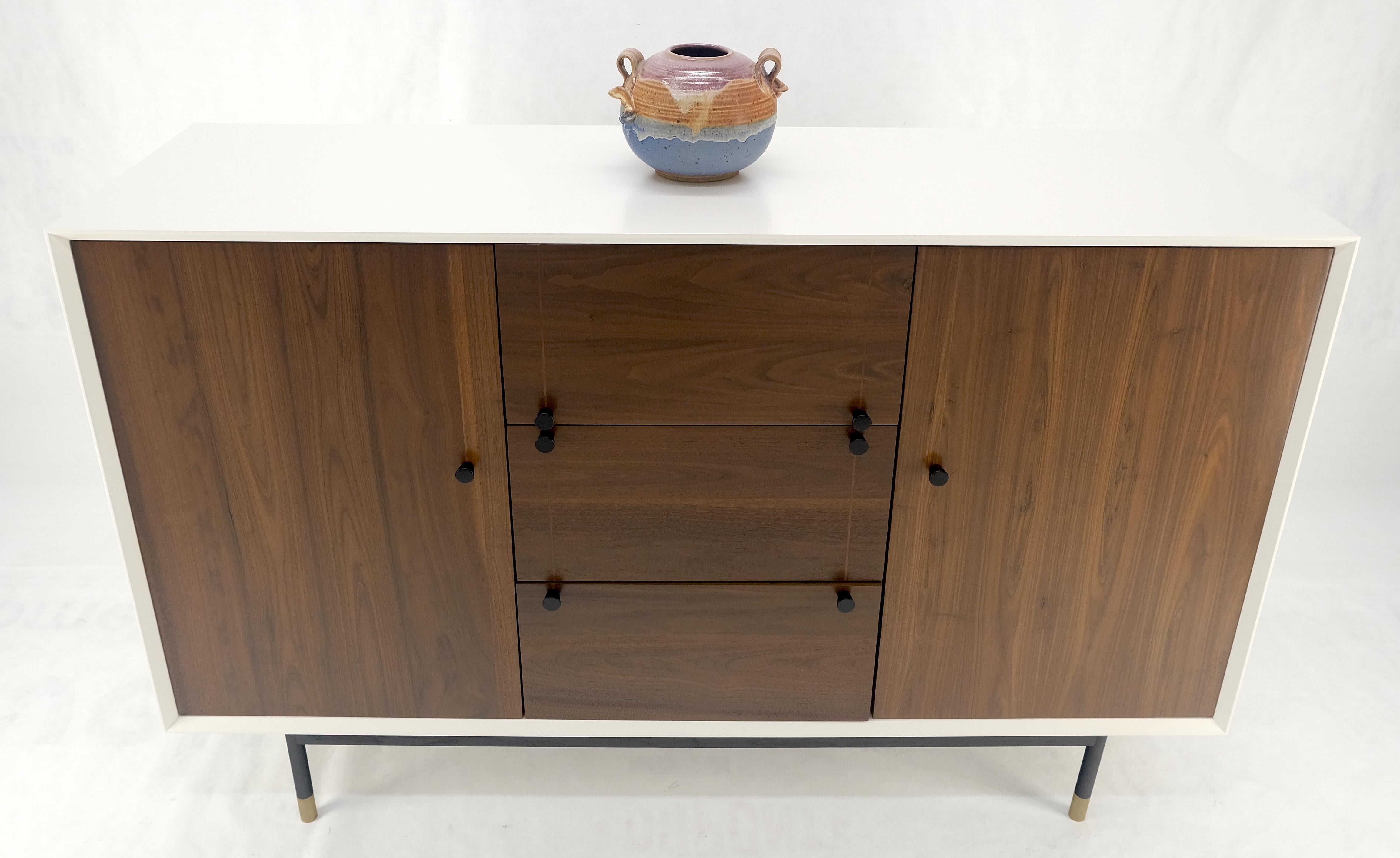 XXI secolo e contemporaneo Cassettone Credenza a due ante e 3 cassetti, alto 39