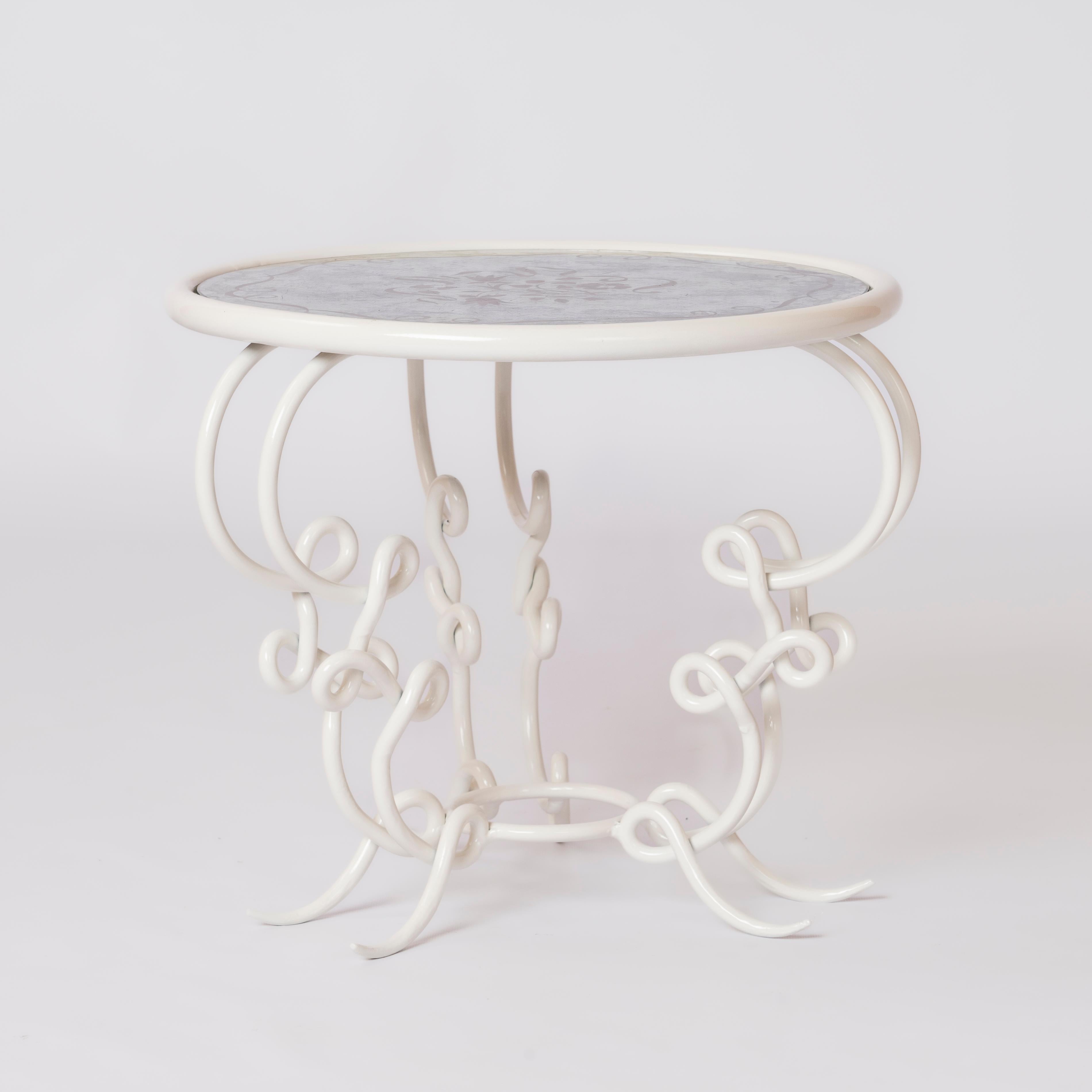 Weiß lackiertes Schmiedeeisen & Eglomisé-Glas Gueridon att. René Drouet - Frankreich im Angebot 1