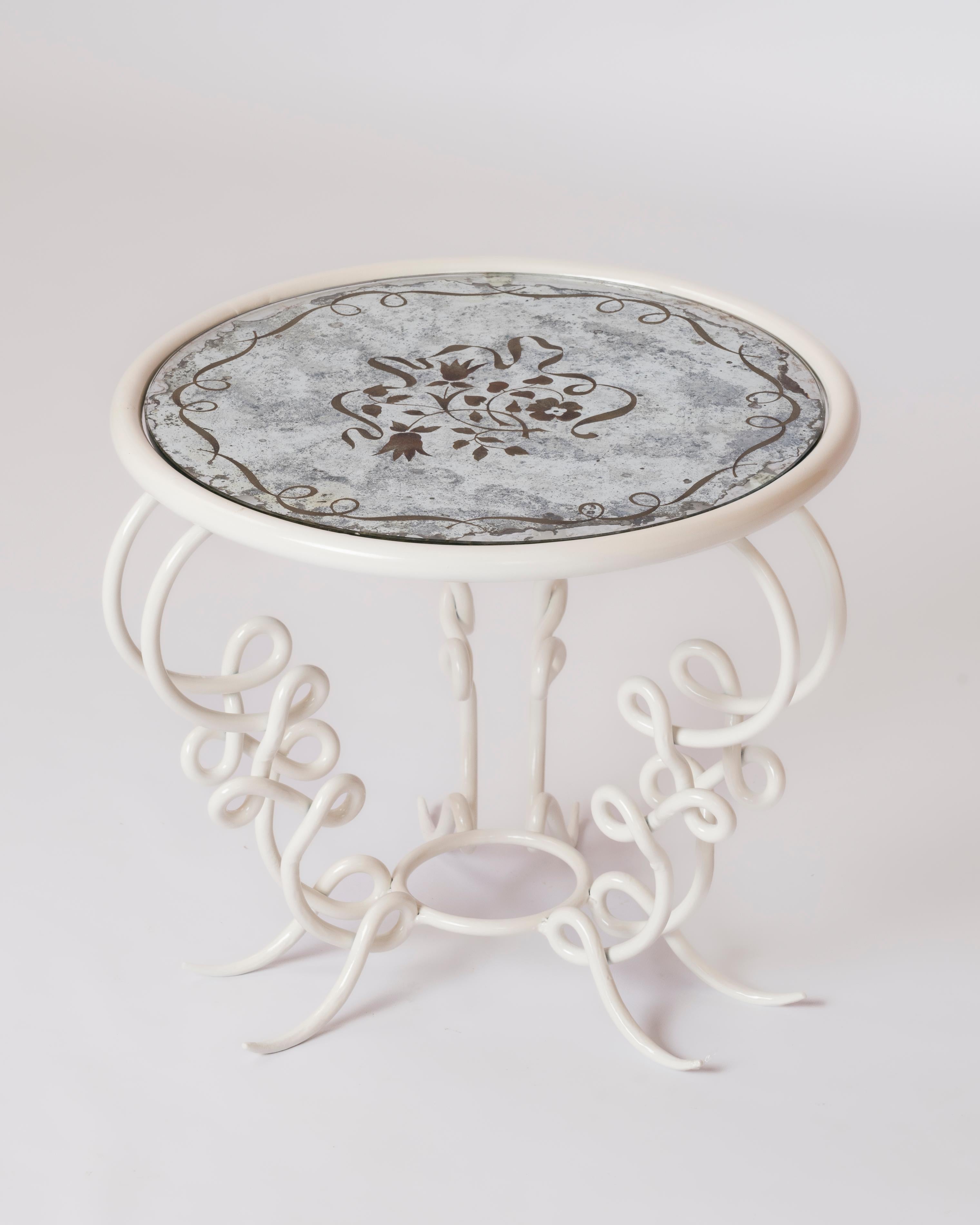 Weiß lackiertes Schmiedeeisen & Eglomisé-Glas Gueridon att. René Drouet - Frankreich im Angebot 3