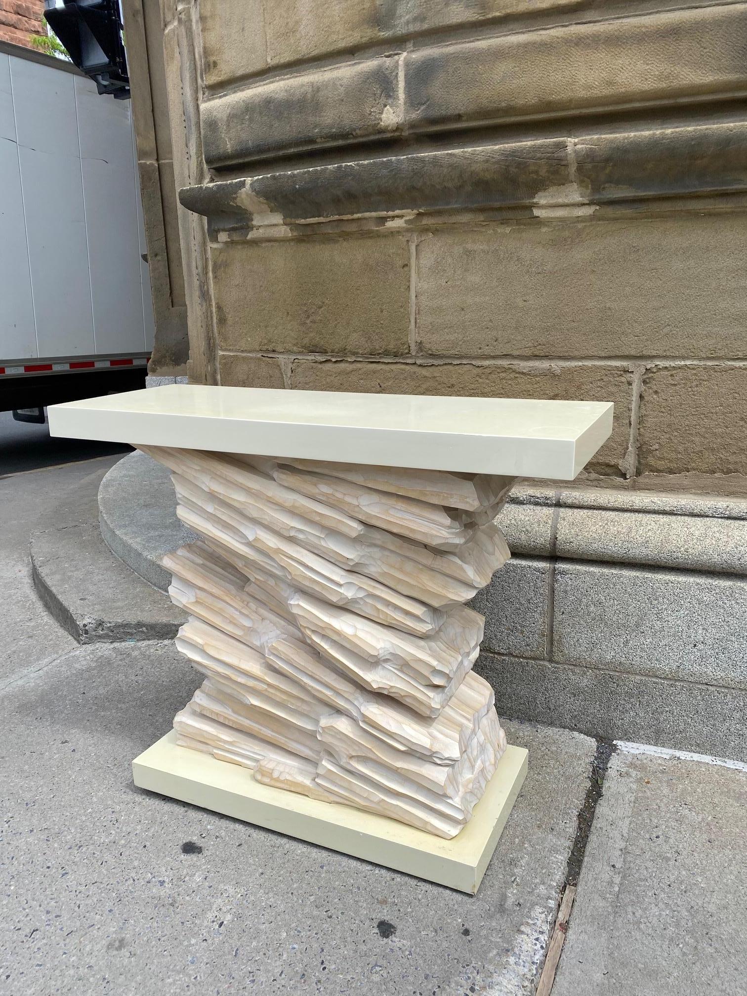 White Lacquered and Carved Wood Console Table in the Manner of Serge Roche In Good Condition For Sale In Montreal, QC