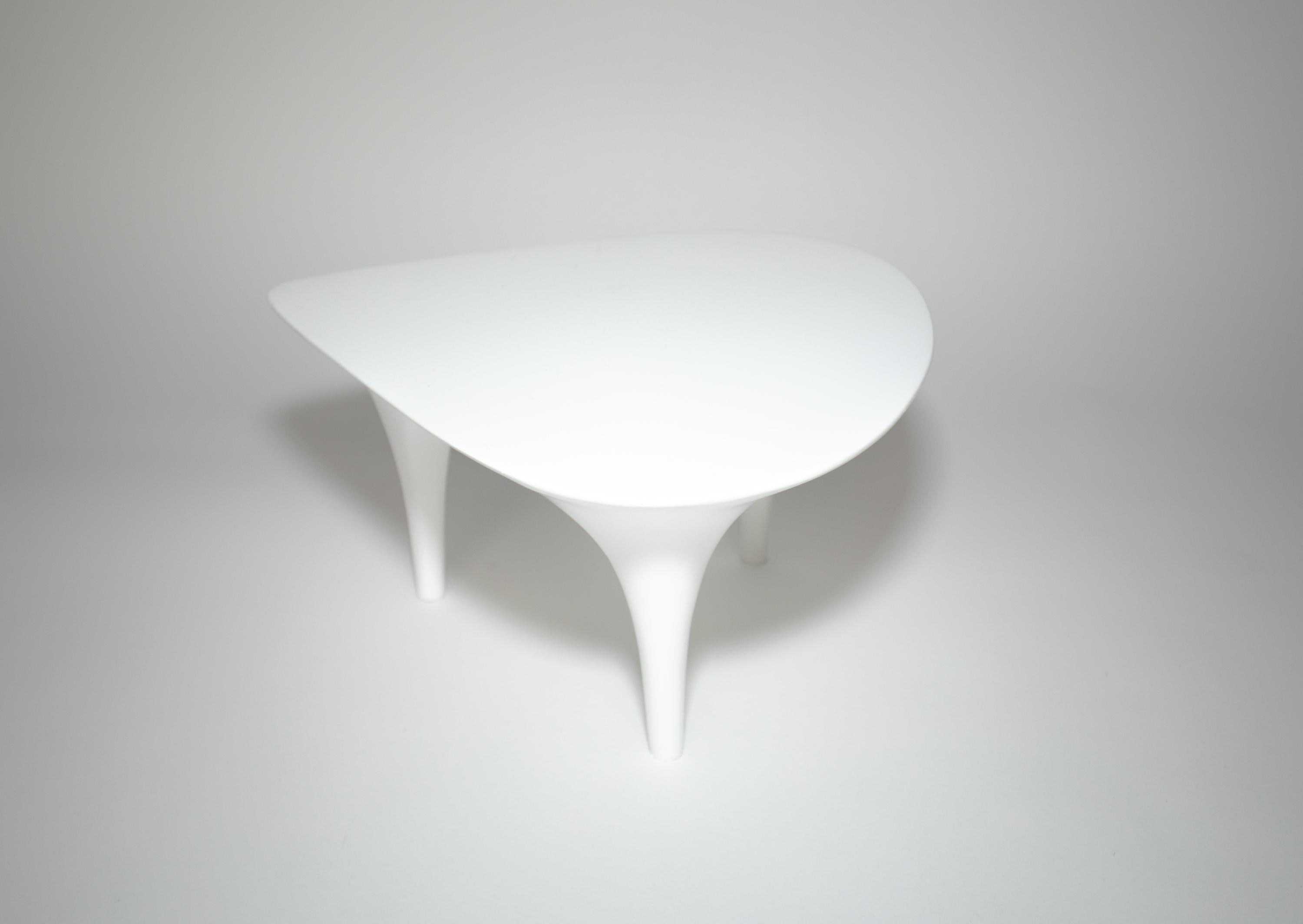 Mid-20th Century White Lacquered Biomorphic Table For Sale