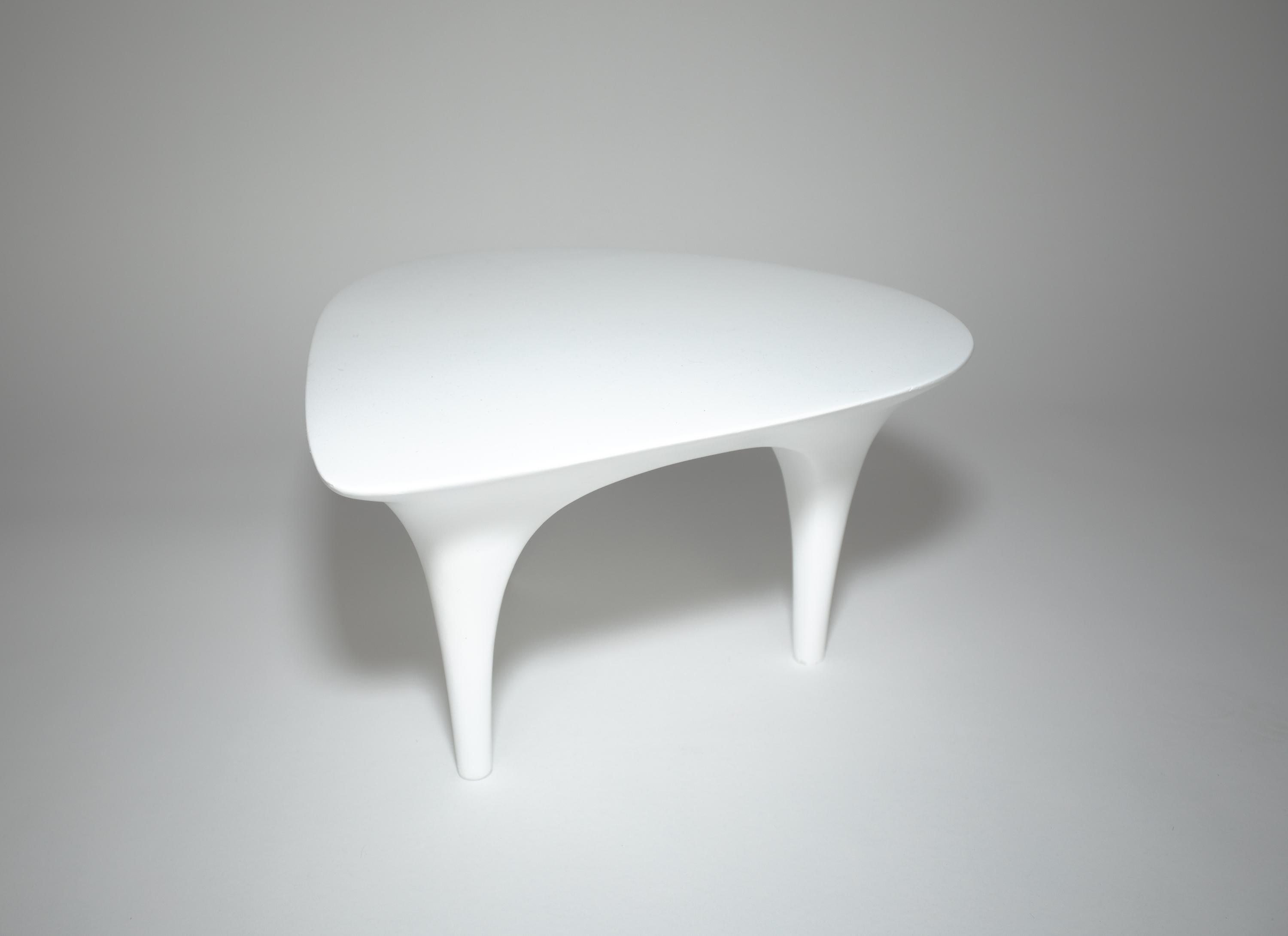 White Lacquered Biomorphic Table For Sale 1