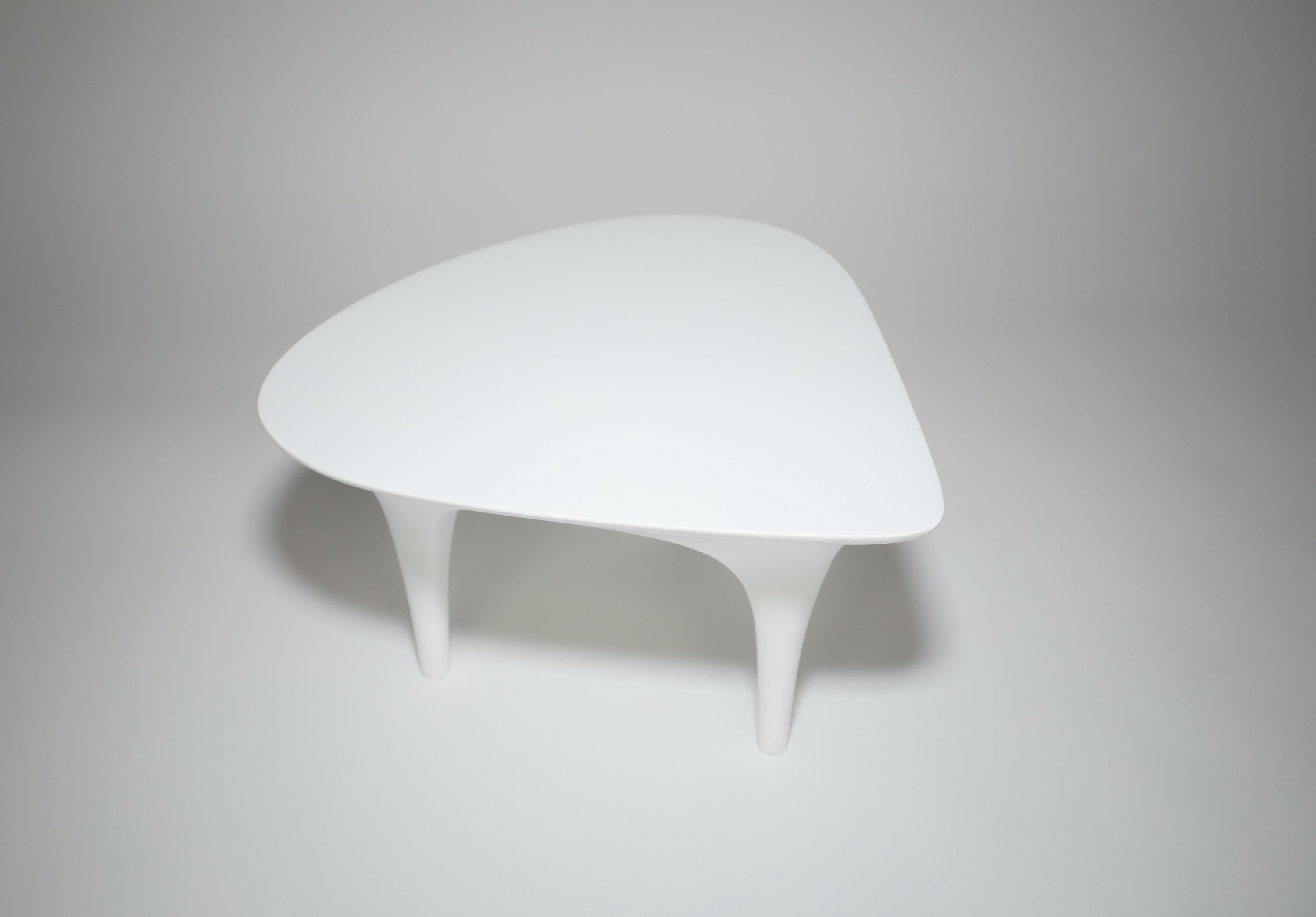 Table biomorphique laquée blanche en vente 2