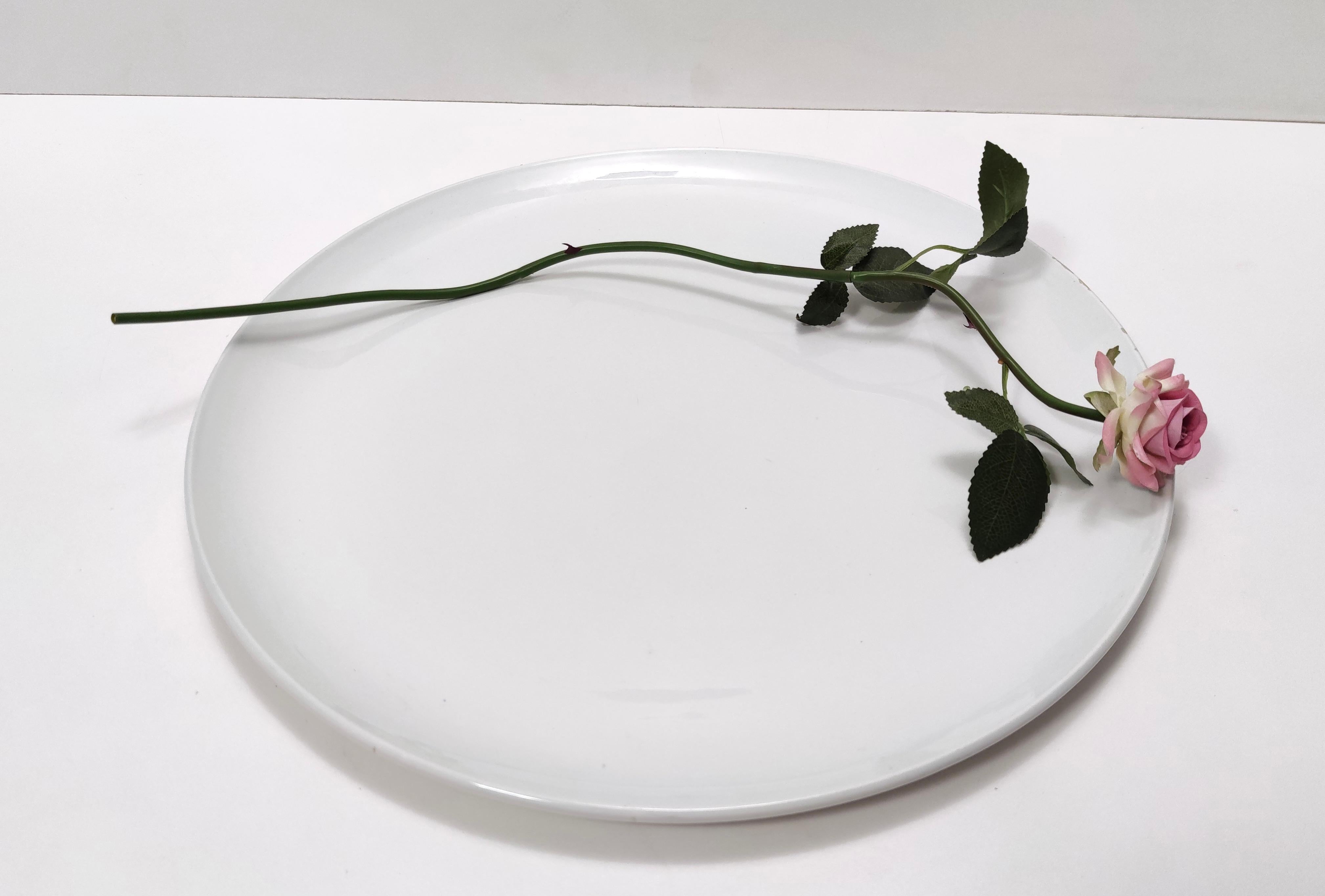 White Lacquered Ceramic Dessert Plate by Ginori Ascribable to Gio Ponti, Italy In Good Condition For Sale In Bresso, Lombardy