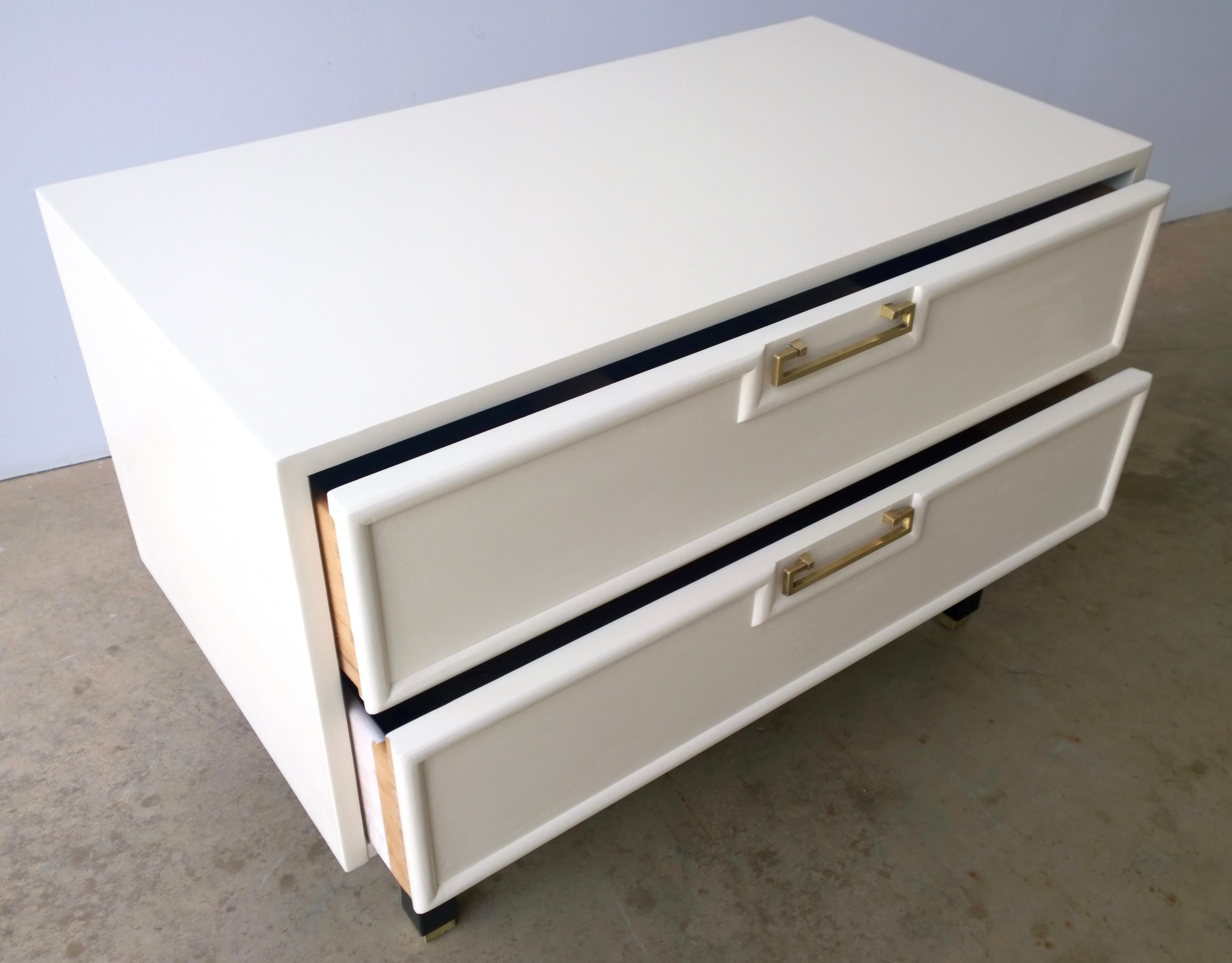 White Lacquered Chinoiserie Style Chest of Drawers with Black Base & Brass Pulls For Sale 3