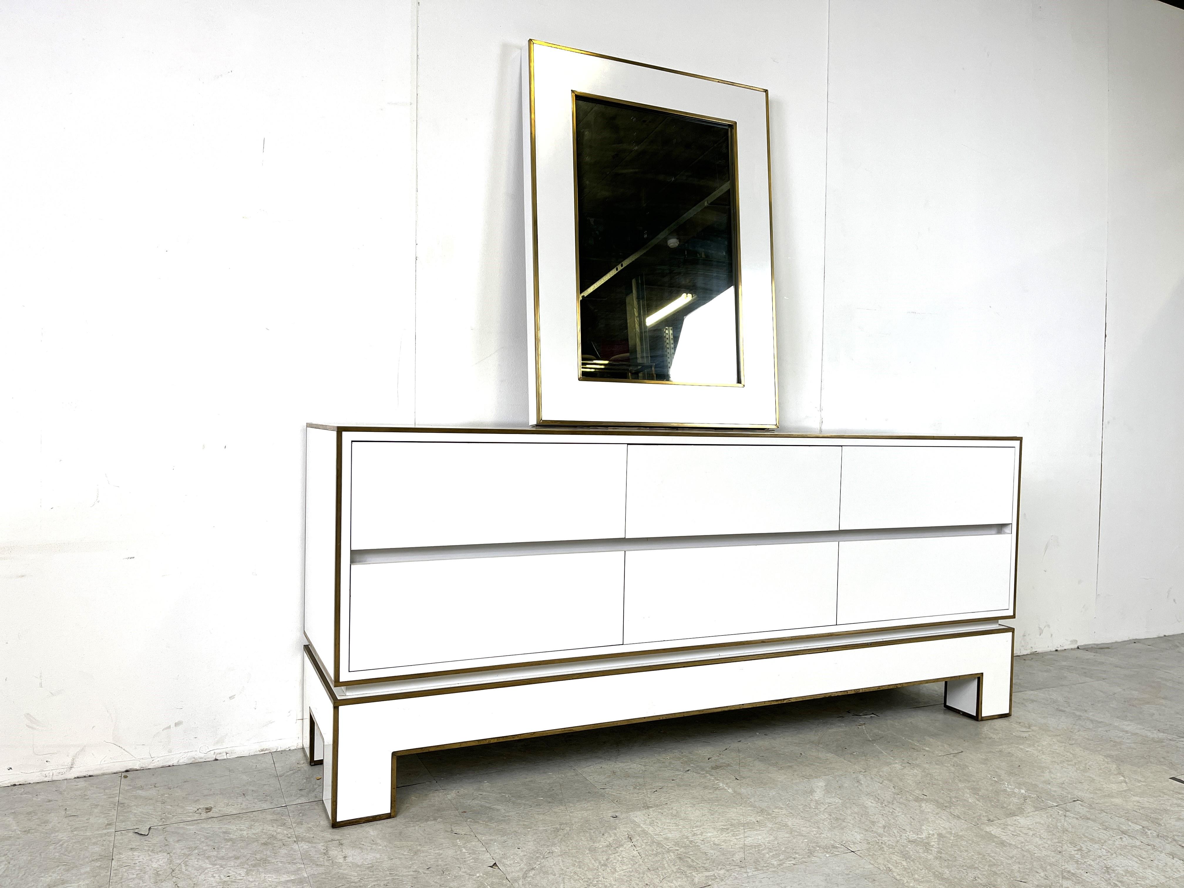 Credenza laccata bianca di Alain Delon con specchio, anni '70 In condizioni buone in vendita a Leuven, Vlaams Gewest