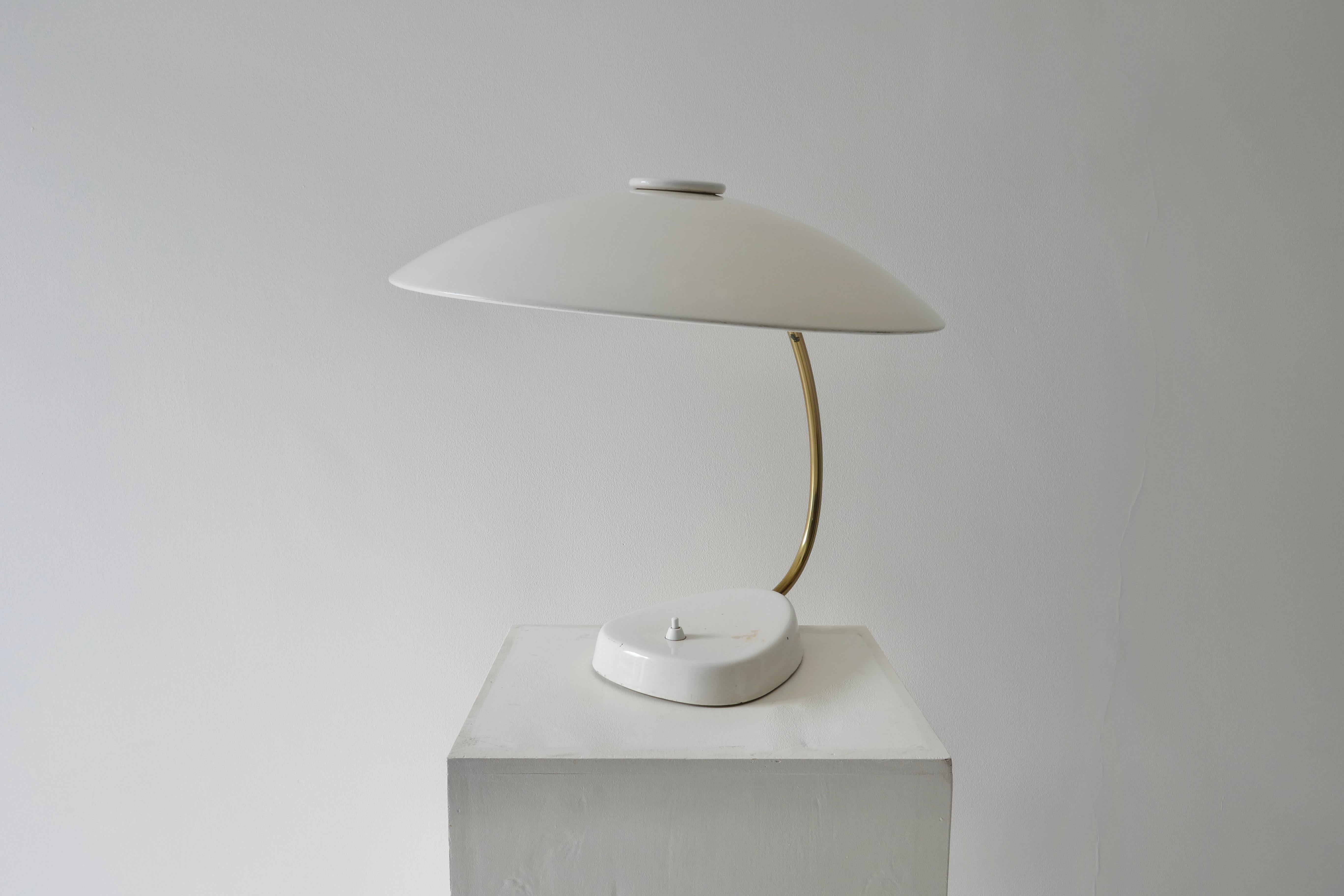 Mid-20th Century White Lacquered Metal and Brass Table Lamp, Germany, 1960s For Sale