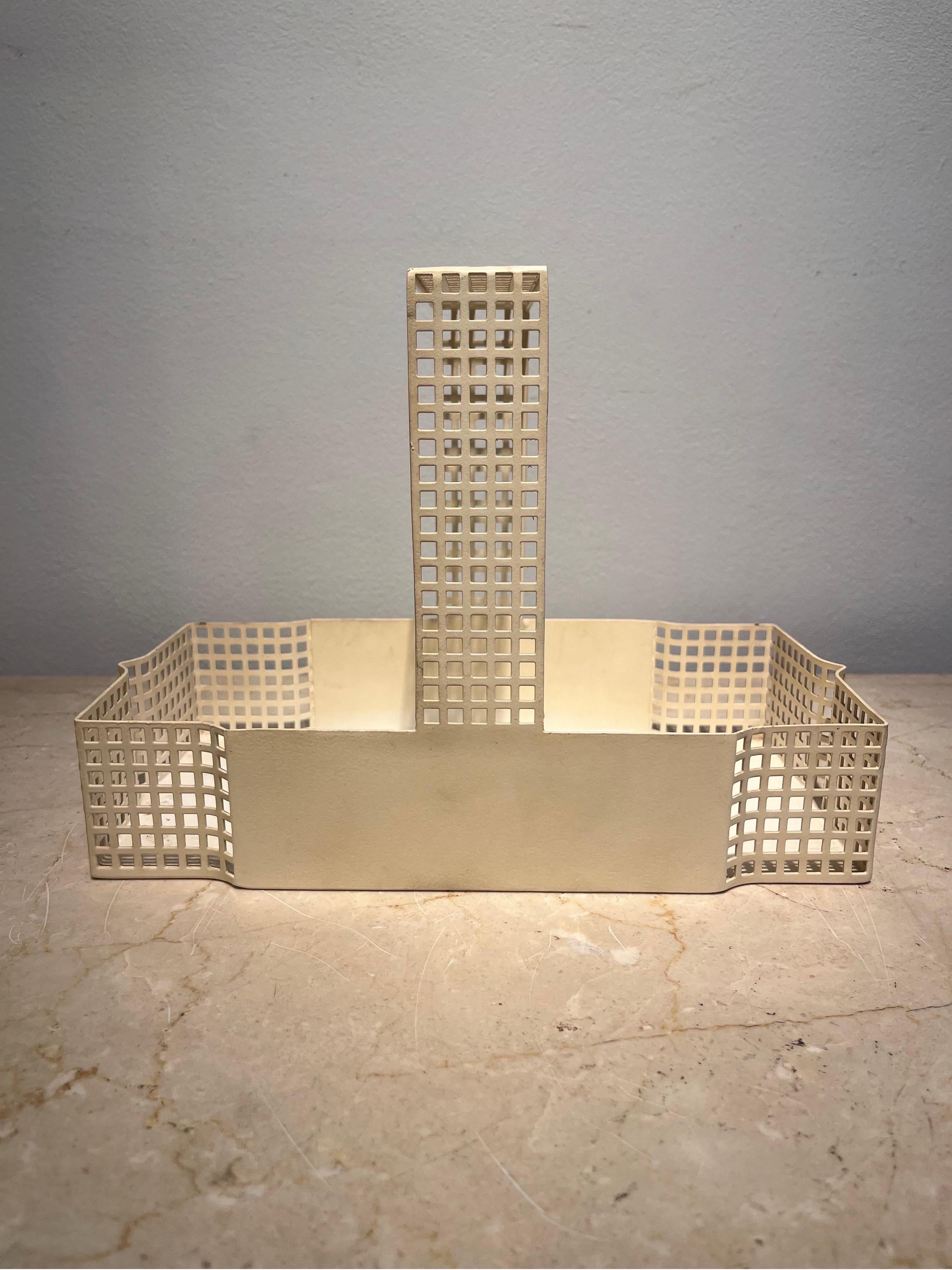 White Lacquered Metal Basket by Josef Hoffman for Bieffeplast, 1980s In Good Condition For Sale In Brussels, BE