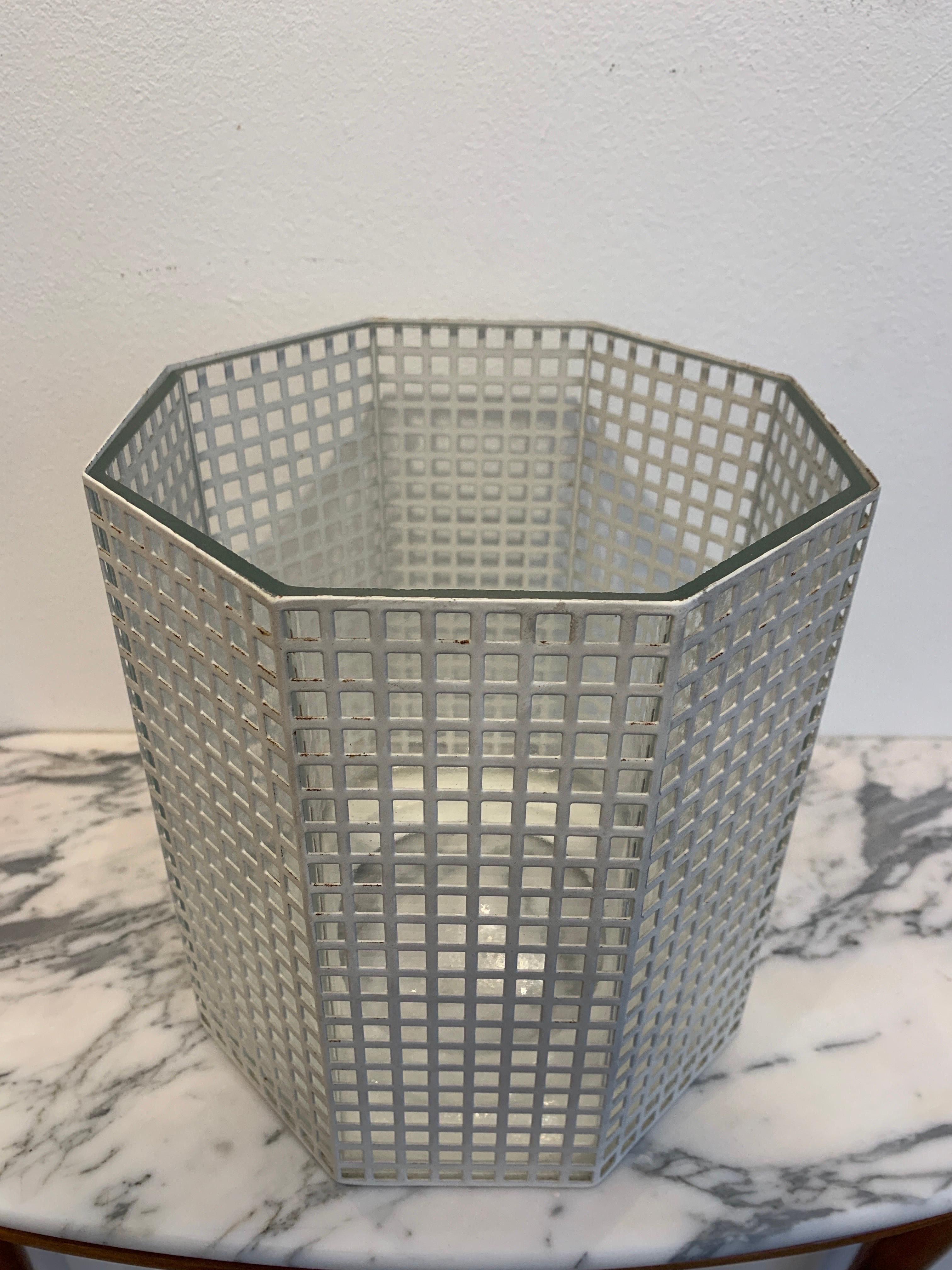White Lacquered Metal Vase by Josef Hoffmann for Bieffeplast, Italy 1980 In Good Condition In Brussels, BE