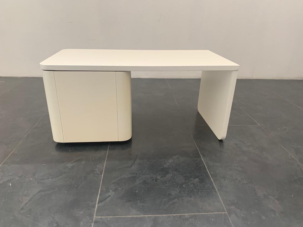 White Lacquered Multifunctional Coffee Table, 1970s For Sale 3