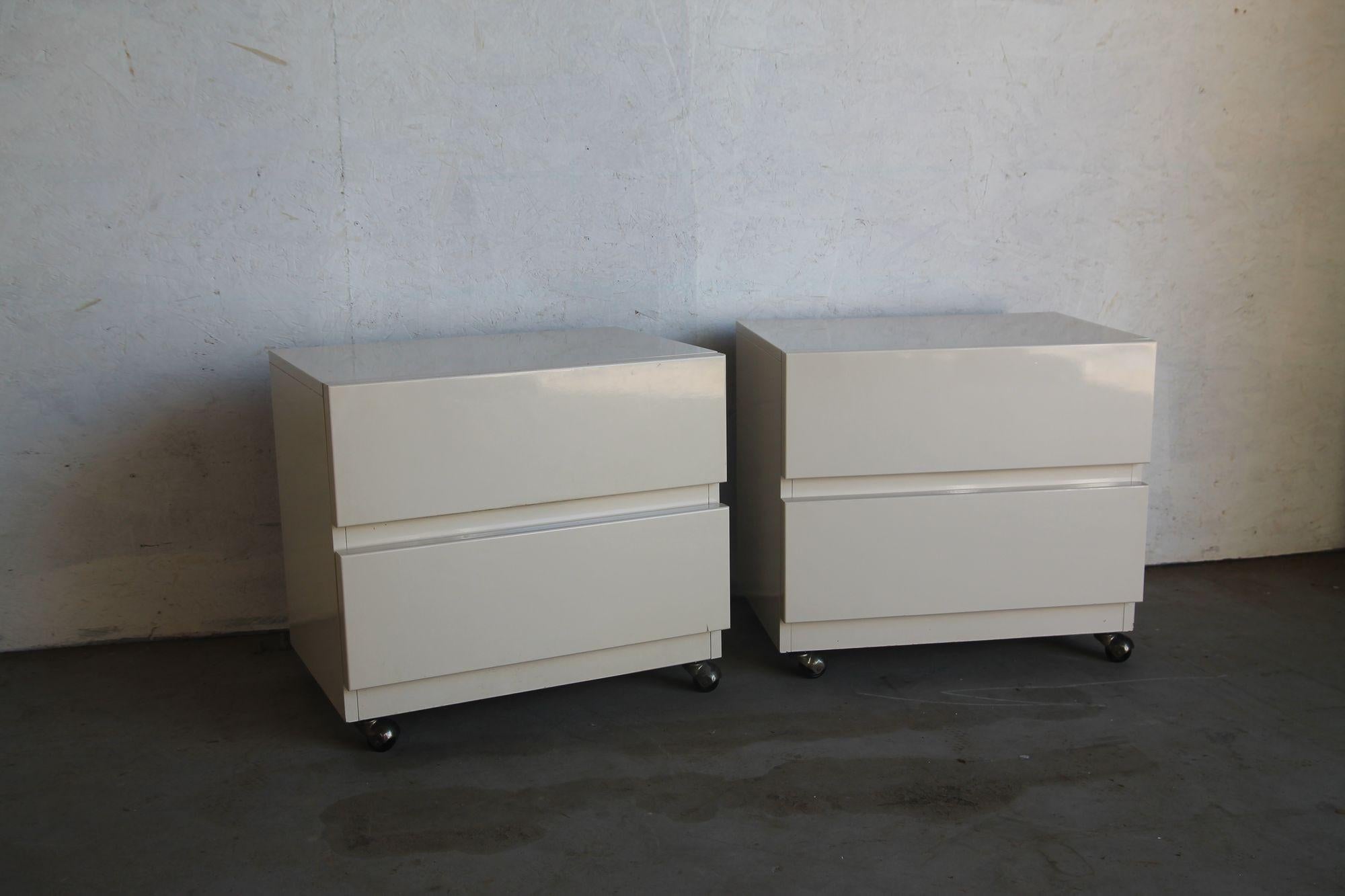 Great pair of nightstands that are attributed to Milo Baughman. These are part of a set that I will be posting separately . I will be posting a dresser and 3 draw entertainment center. These end tables roll on wheels and are in nice vintage