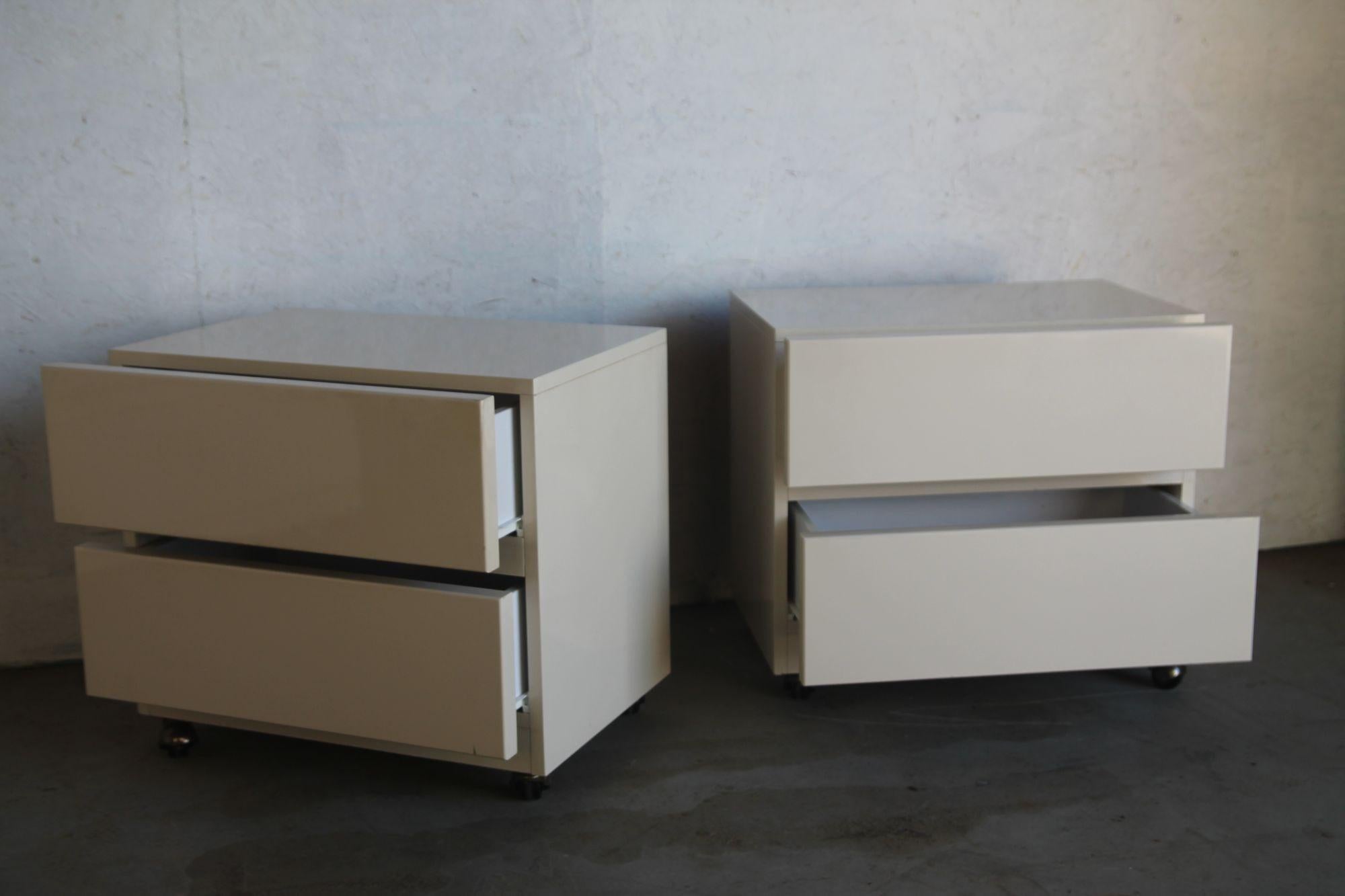 White Lacquered Nightstands Attributed to Milo Baughman In Good Condition For Sale In Asbury Park, NJ