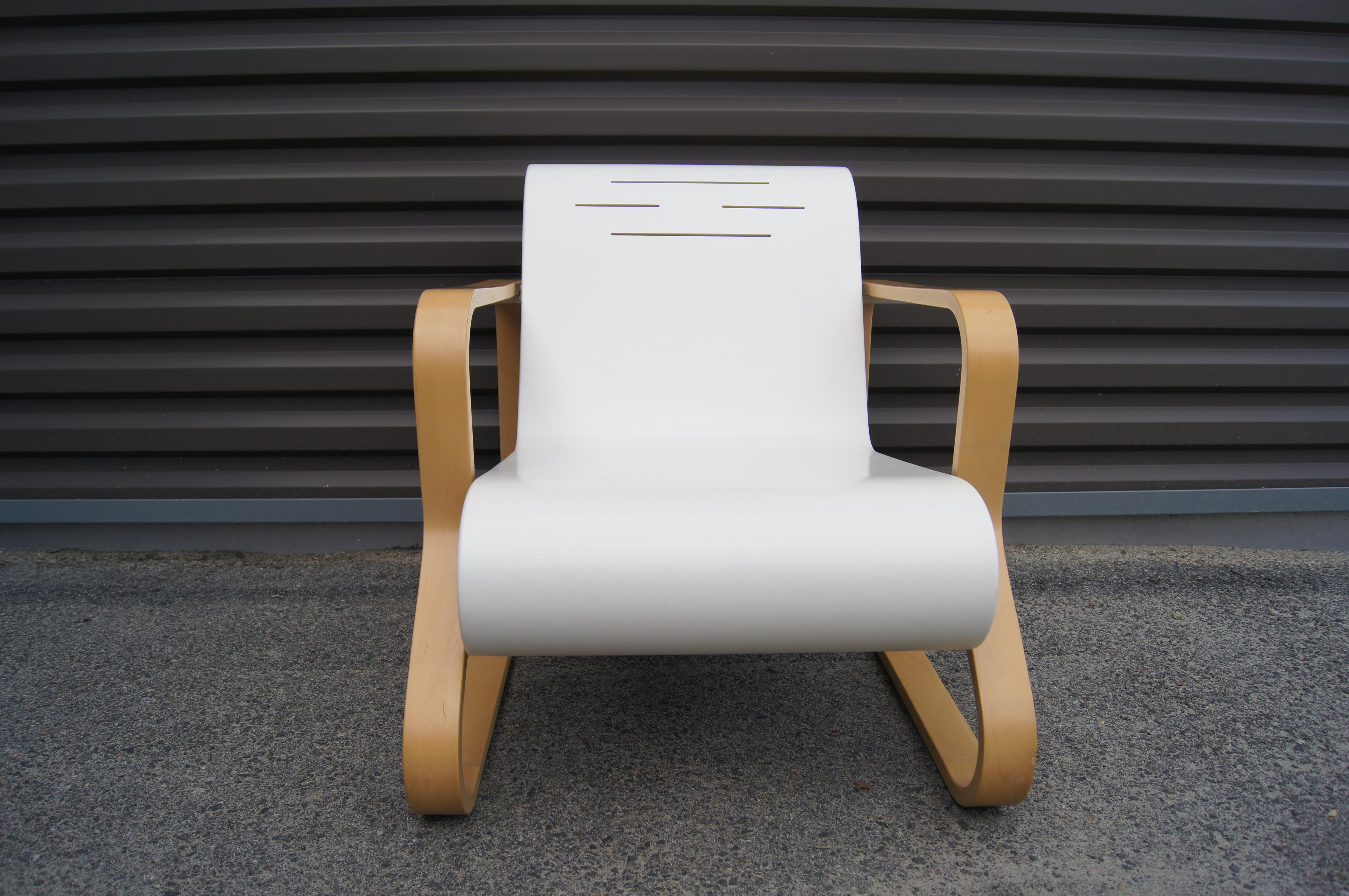 Modern White-Lacquered Paimio 41 Armchair by Alvar Aalto