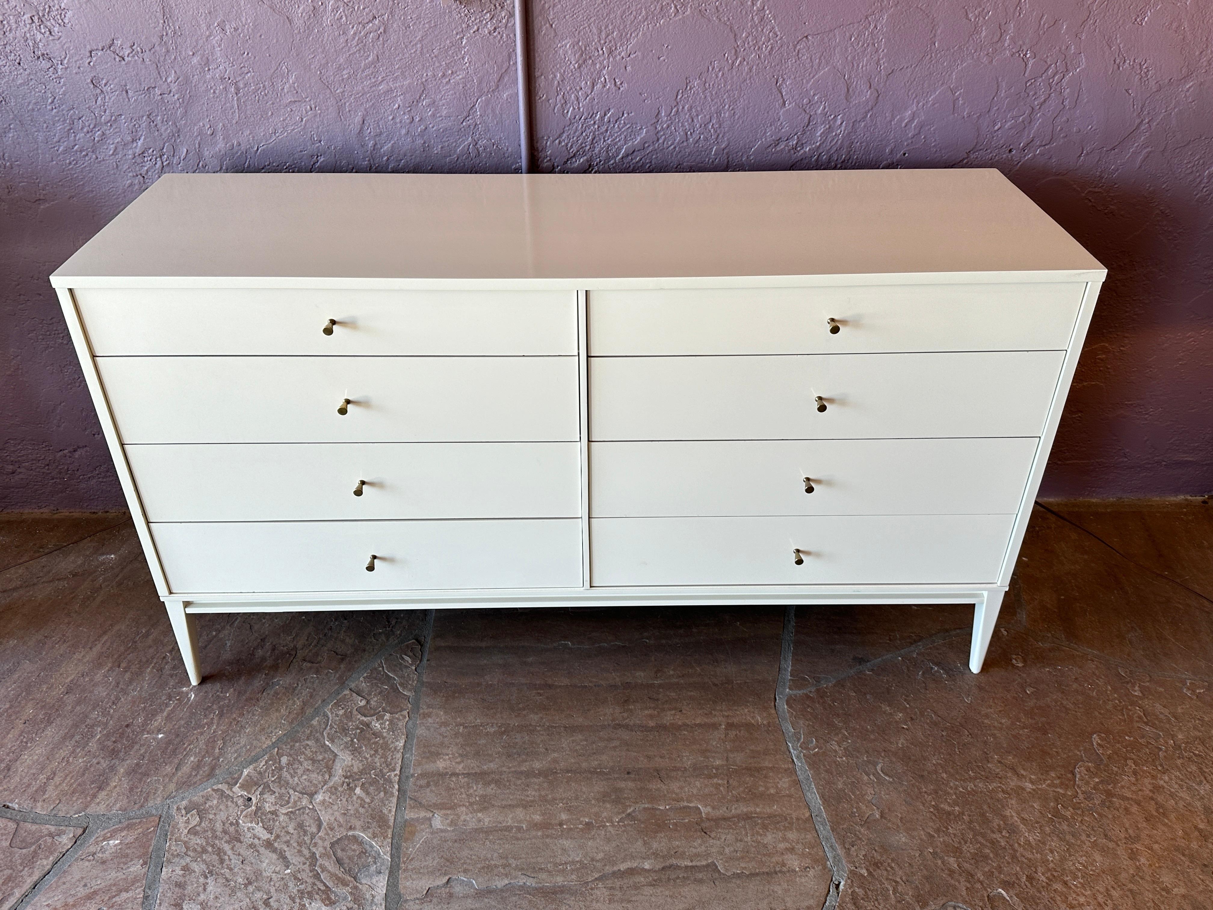 White Lacquered Paul McCobb Dresser In Excellent Condition For Sale In Pasadena, CA