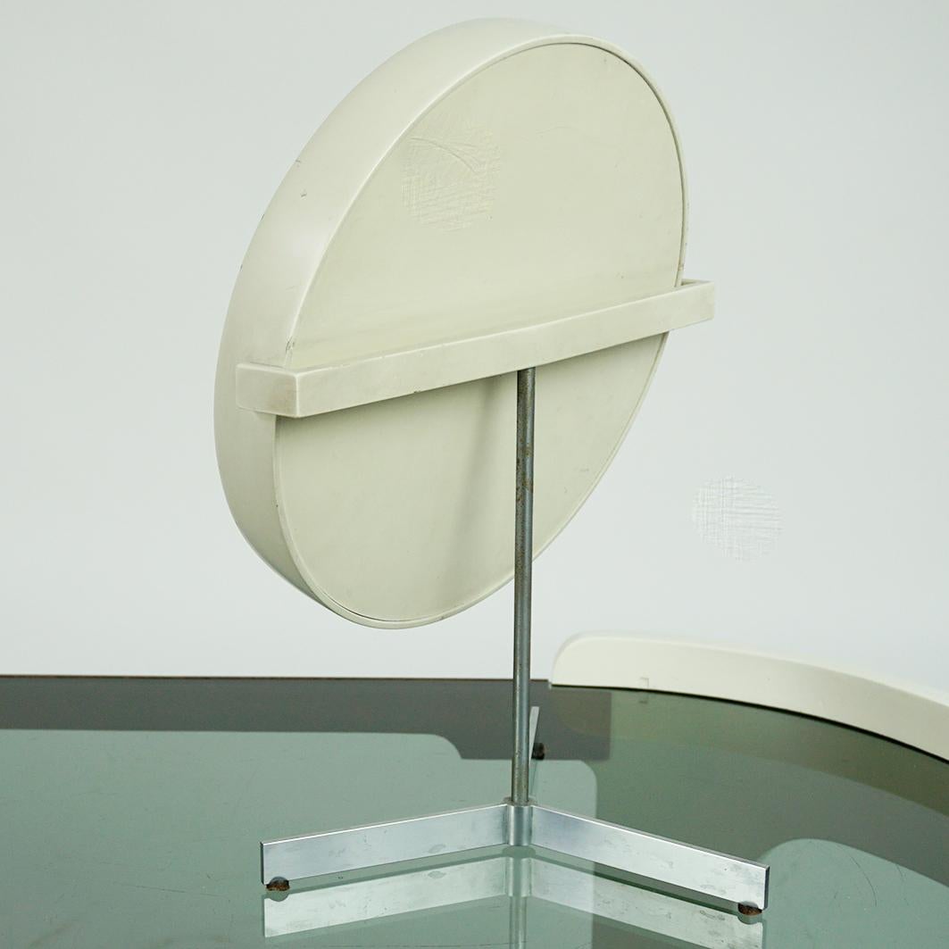 Suédois Miroir de table scandinave laqué blanc par U. & Ö. Kristiansson pour Luxus en vente