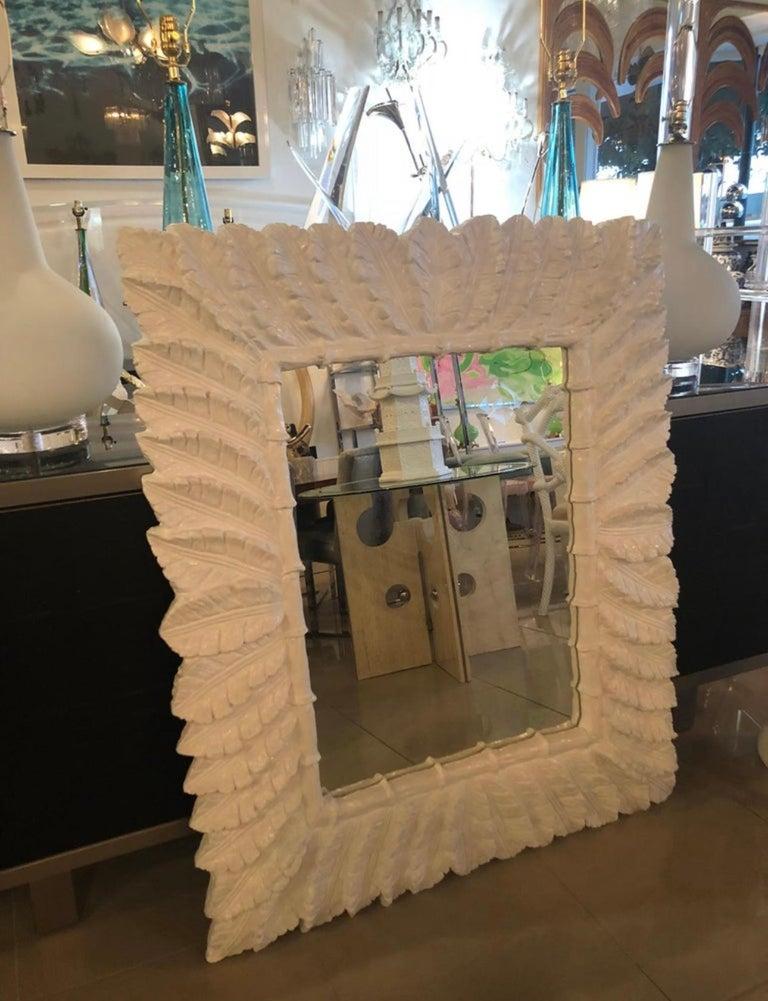 Espejo de Pared de Hoja de Palmera Tropical Lacado en Blanco Pareja de Bambú de Imitación Disponible en venta 2