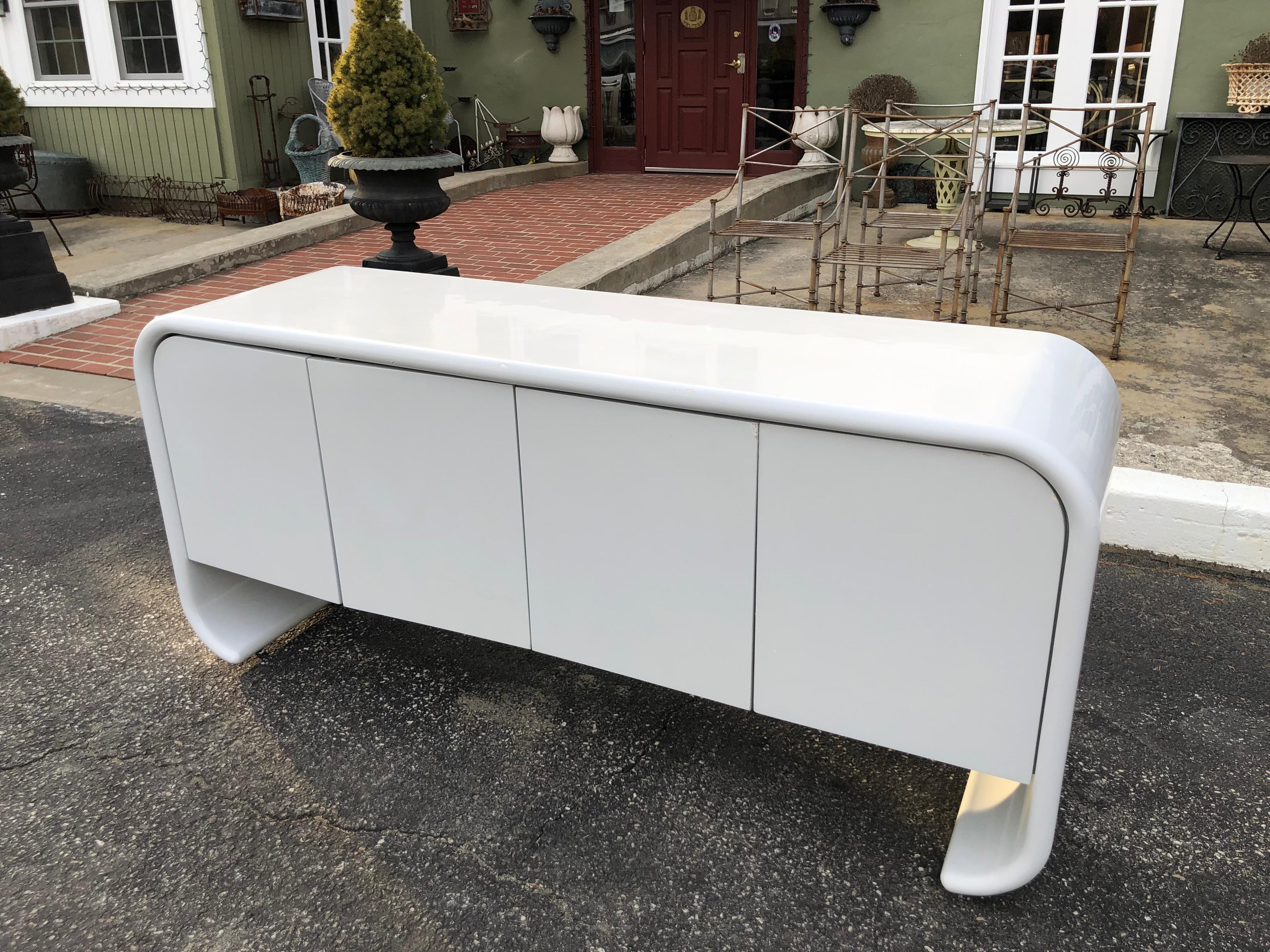 White Lacquered Waterfall Credenza In Good Condition In Redding, CT