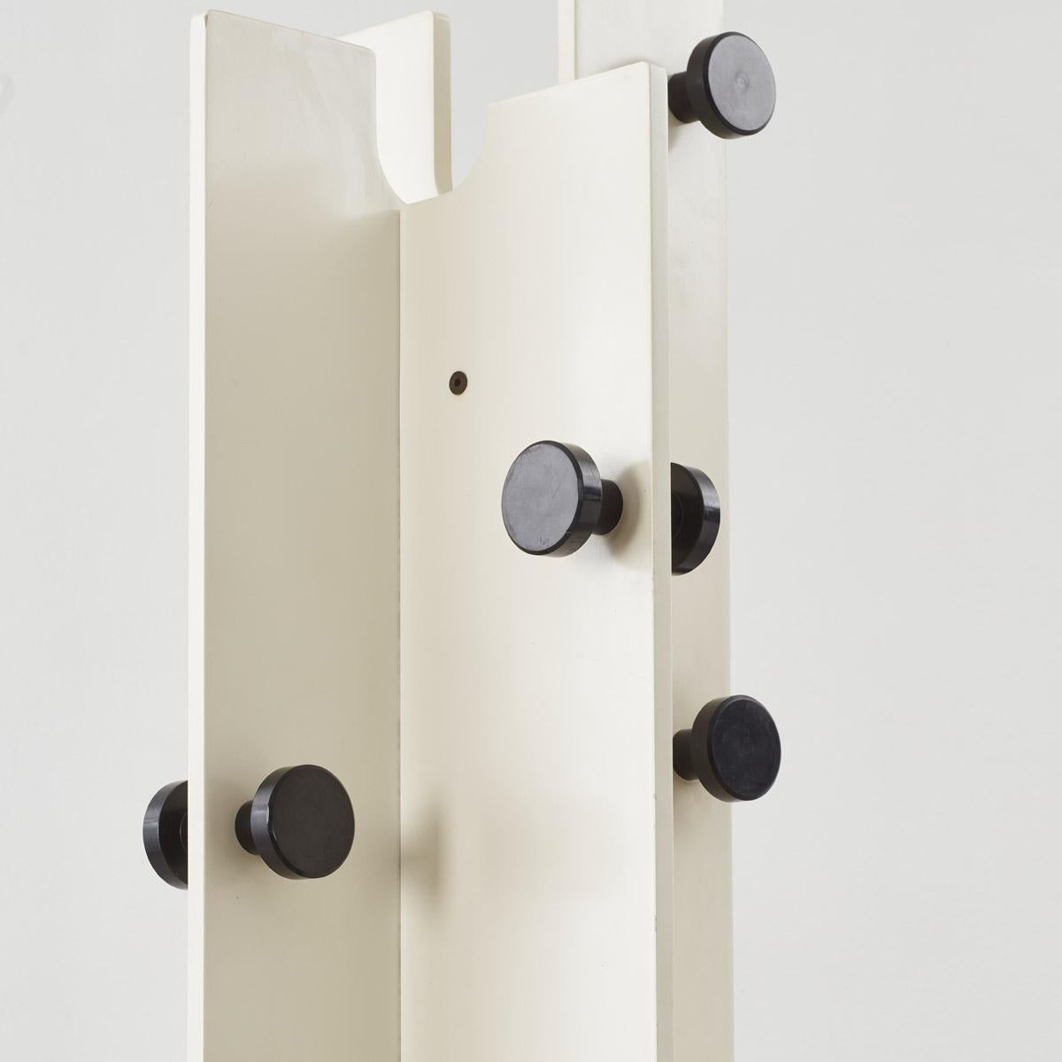 Late 20th Century White lacquered wood coat stand, Italy, 1970s