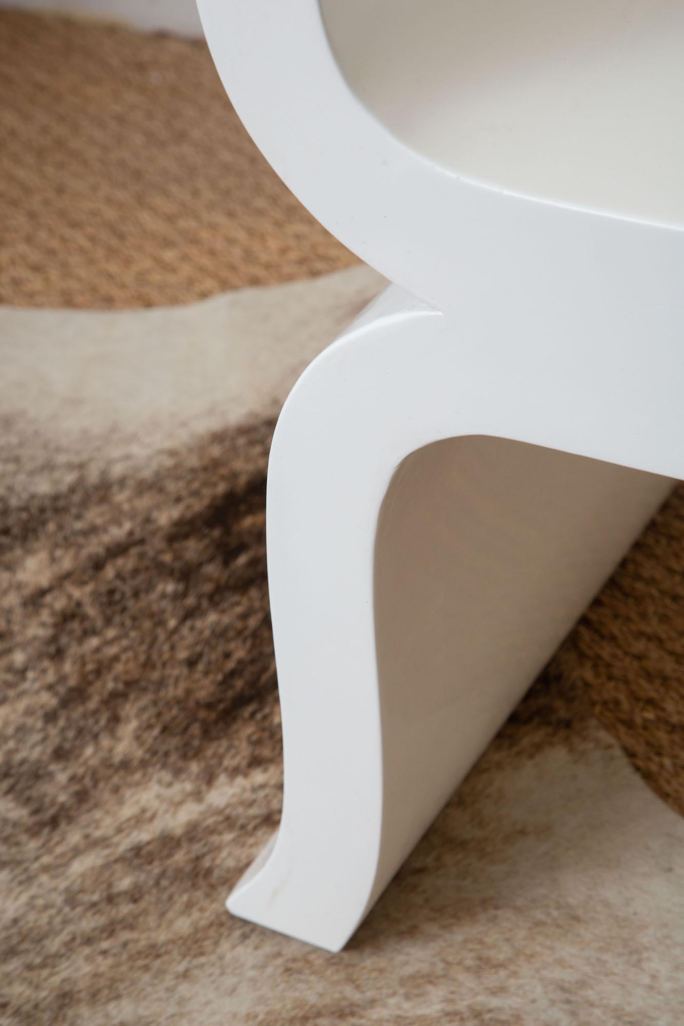 Bois Banc courbé à volutes en laque blanche sur Wood 90's en vente