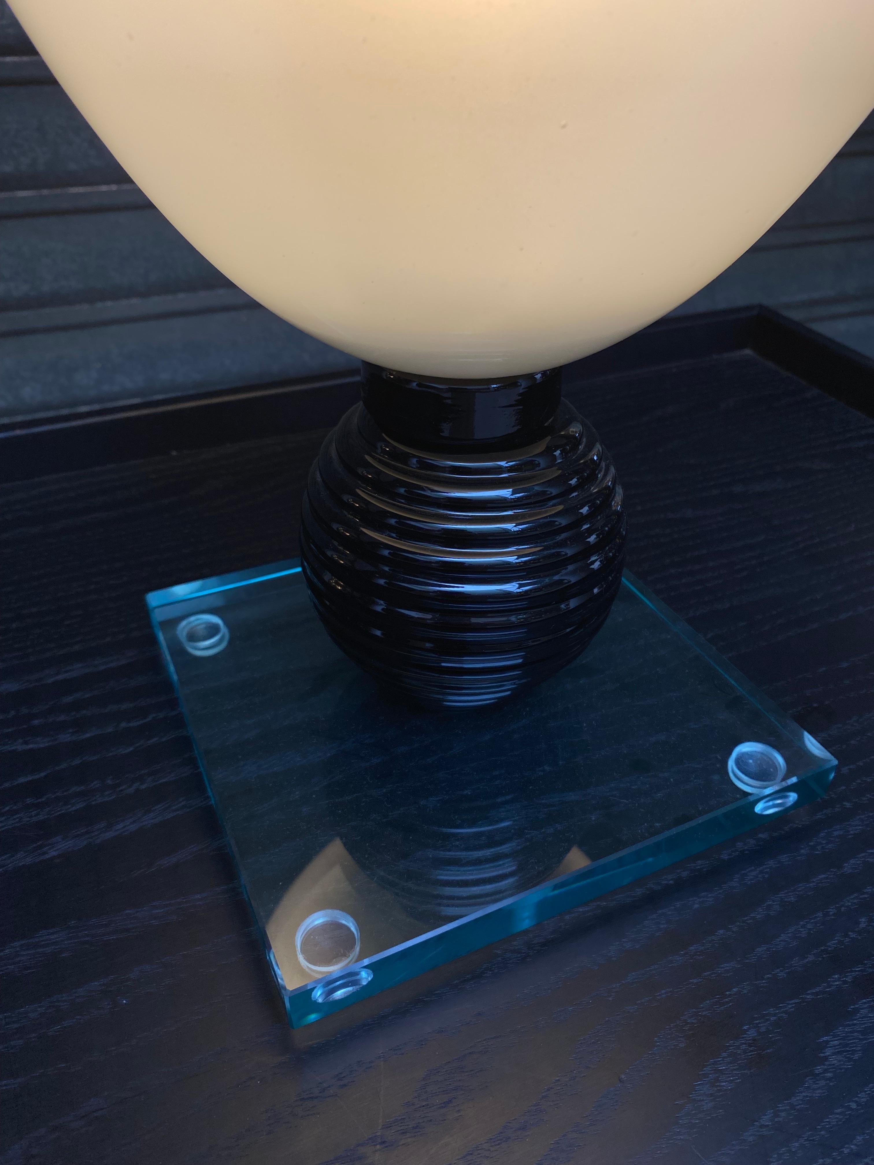 Weiße Lampe aus Muranoglas im Angebot 1
