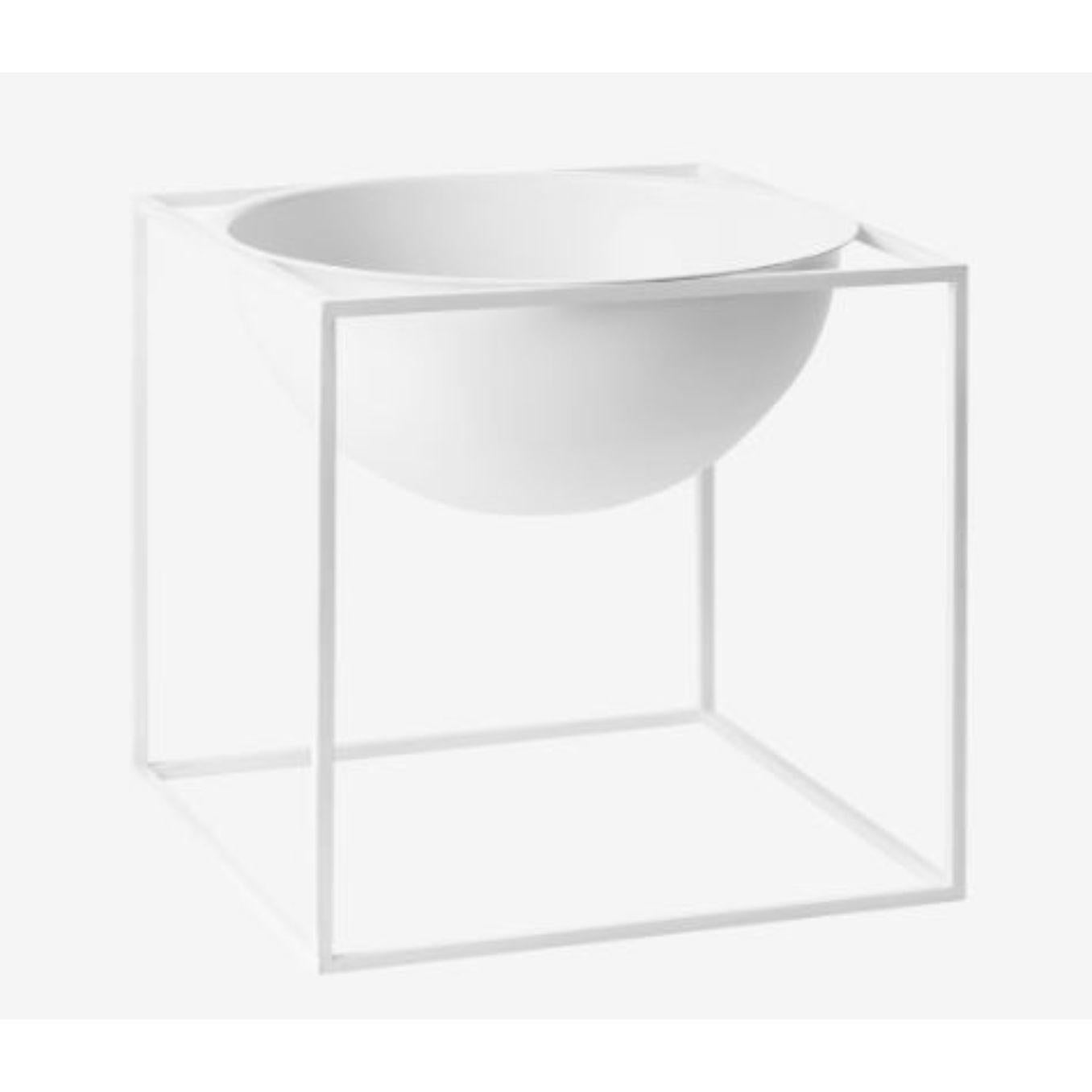 White large kubus bowl by Lassen
Dimensions: D 23 x W 23 x H 23 cm 
Materials: Metal 
Weight: 3 Kg

Kubus bowl is based on original sketches by Mogens Lassen, and contains elements from Bauhaus, which Mogens Lassen took inspiration from. Kubus
