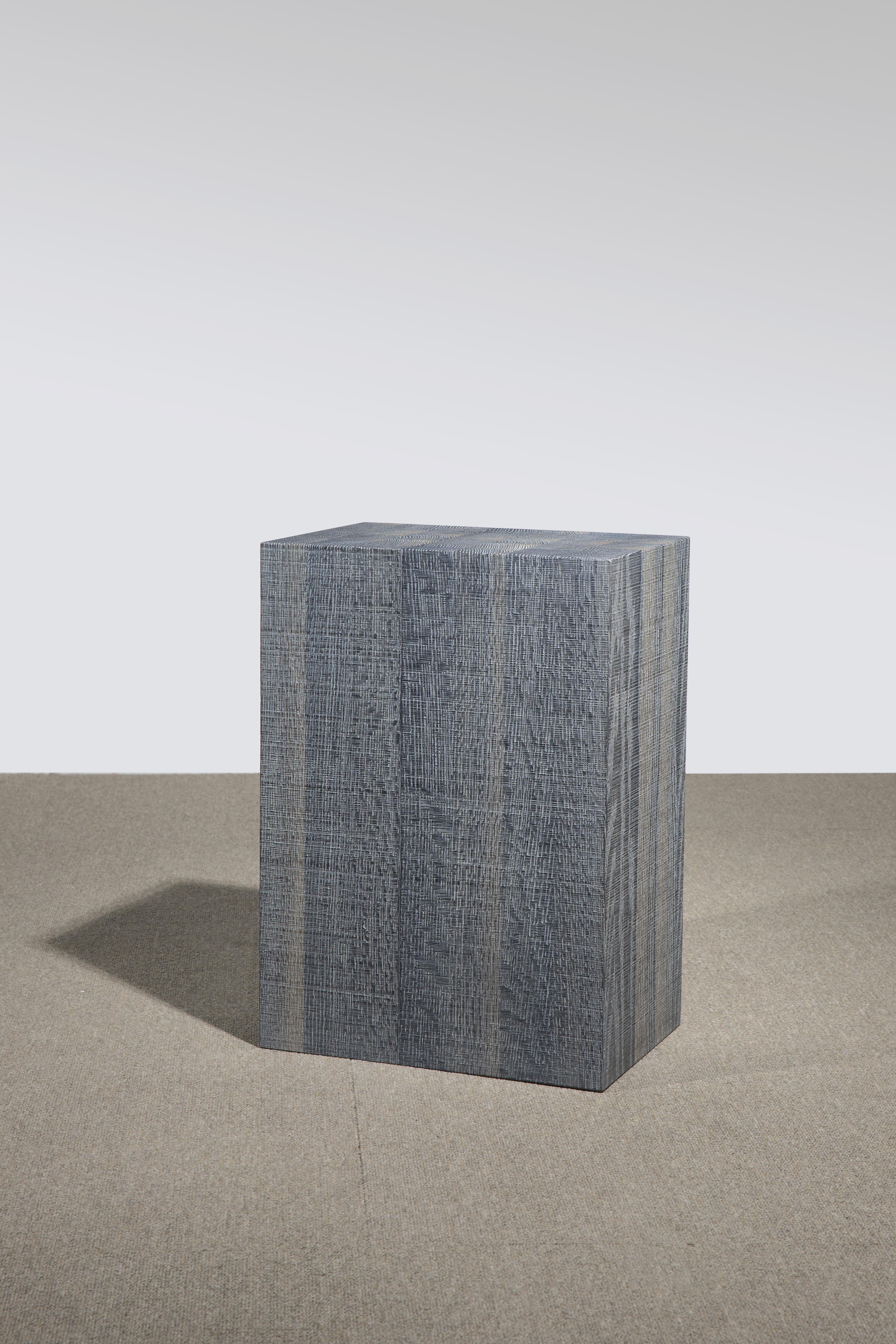 Tabouret en bois de chêne stratifié blanc II par Hyungshin Hwang
Dimensions : D 36 x L 27 x H 48 cm
MATERIAL : chêne rouge oxydé

Layered Series est le thème principal et le concept de l'œuvre de Can, qui poursuit son expérience basée sur la
