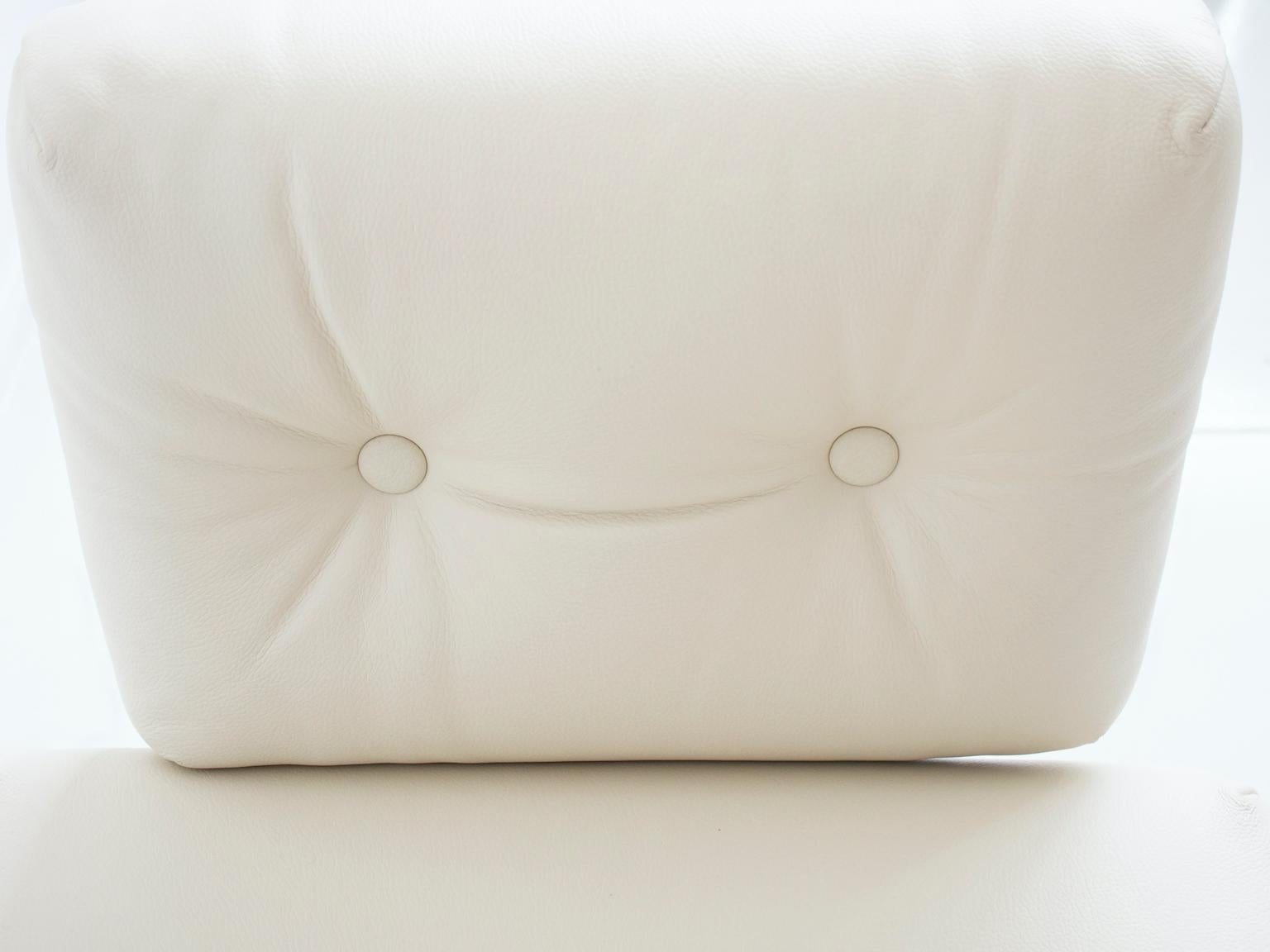 Alta Loungesessel und Ottomane aus weißem Leder von Oscar Niemeyer im Angebot 3