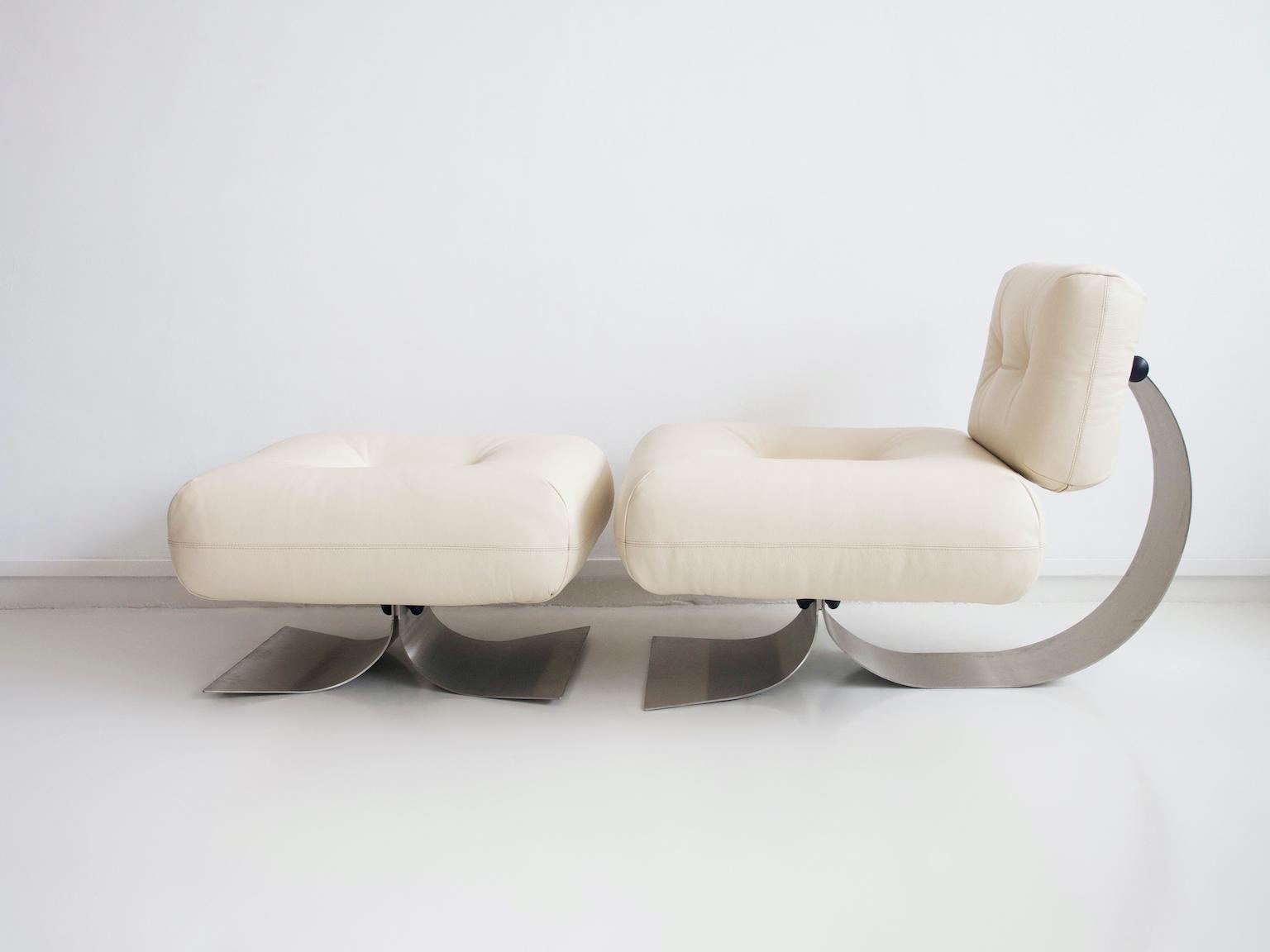 White Leather Alta Lounge Chair and Ottoman by Oscar Niemeyer For Sale 6