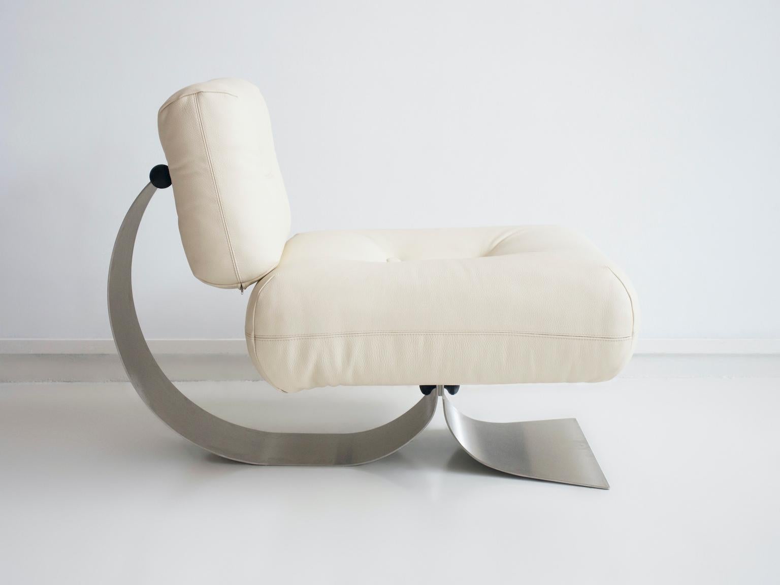 Alta Loungesessel und Ottomane aus weißem Leder von Oscar Niemeyer (Moderne der Mitte des Jahrhunderts) im Angebot