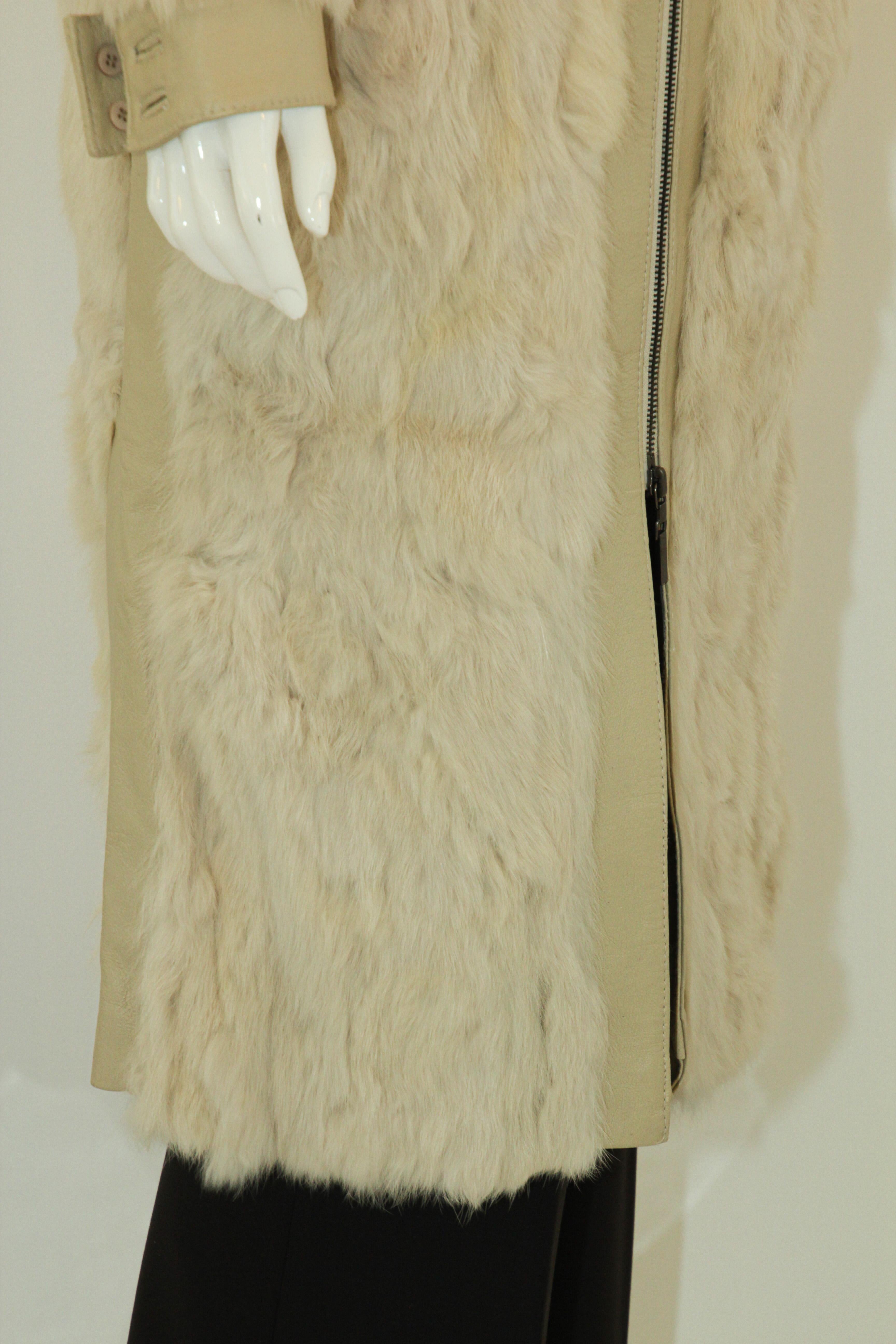 White Leather and Fur Vintage Coat with Zipper 1970's For Sale 3