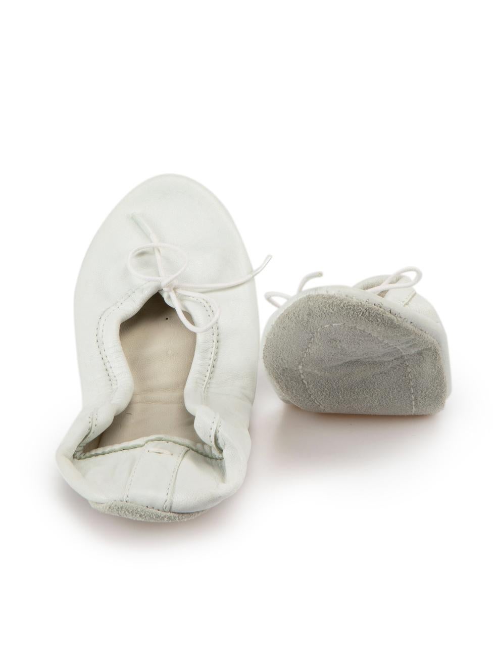 White Leather Ballet Flats with Pouch Size IT 37 In Good Condition For Sale In London, GB