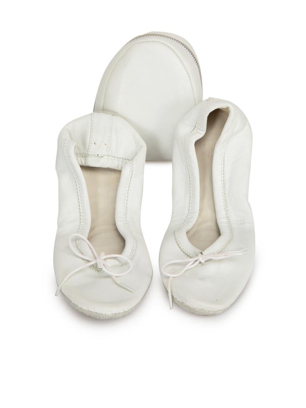 White Leather Ballet Flats with Pouch Size IT 37 For Sale 1
