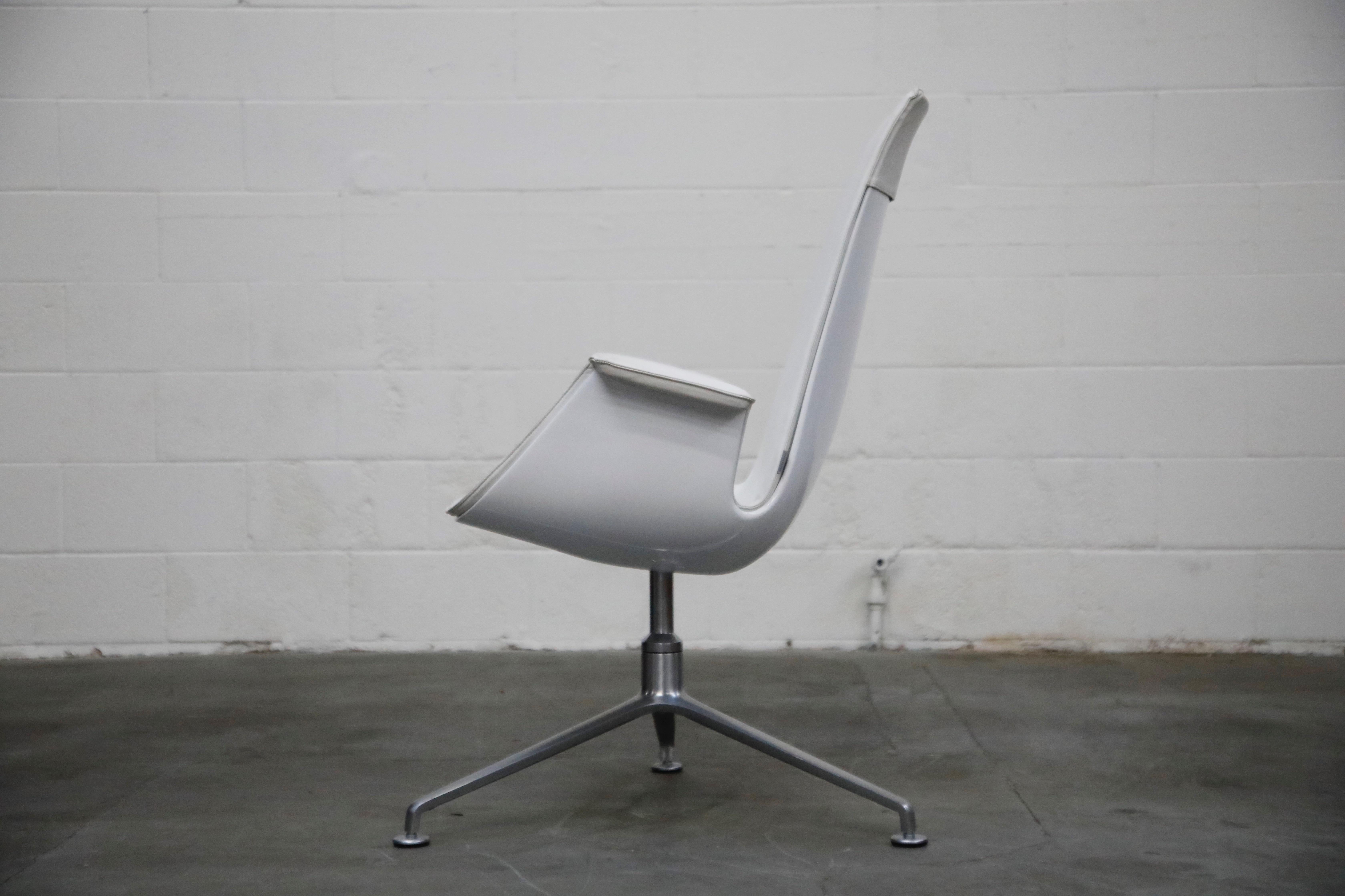 White Leather 'Bird' Swivel Chair by Preben Fabricius & Jørgen Kastholm, Signed In Excellent Condition In Los Angeles, CA