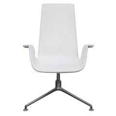 Fauteuil pivotant " Bird " en cuir blanc de Preben Fabricius & Jørgen Kastholm:: Signé