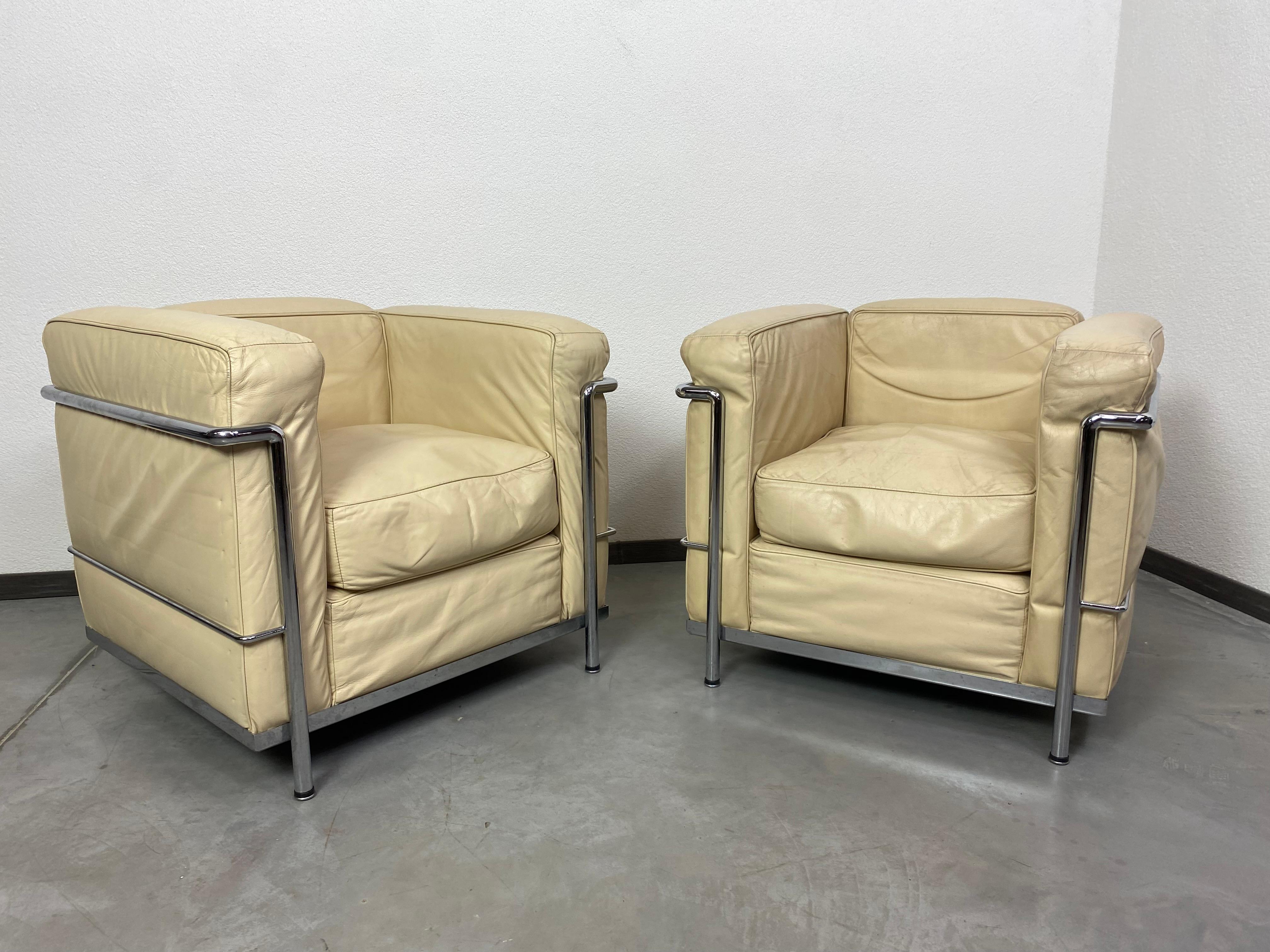 White leather club chairs LC2 were designed in 1928 by Le Corbusier and produced by Cassina in the 1970s. Very nice original condition with patina.