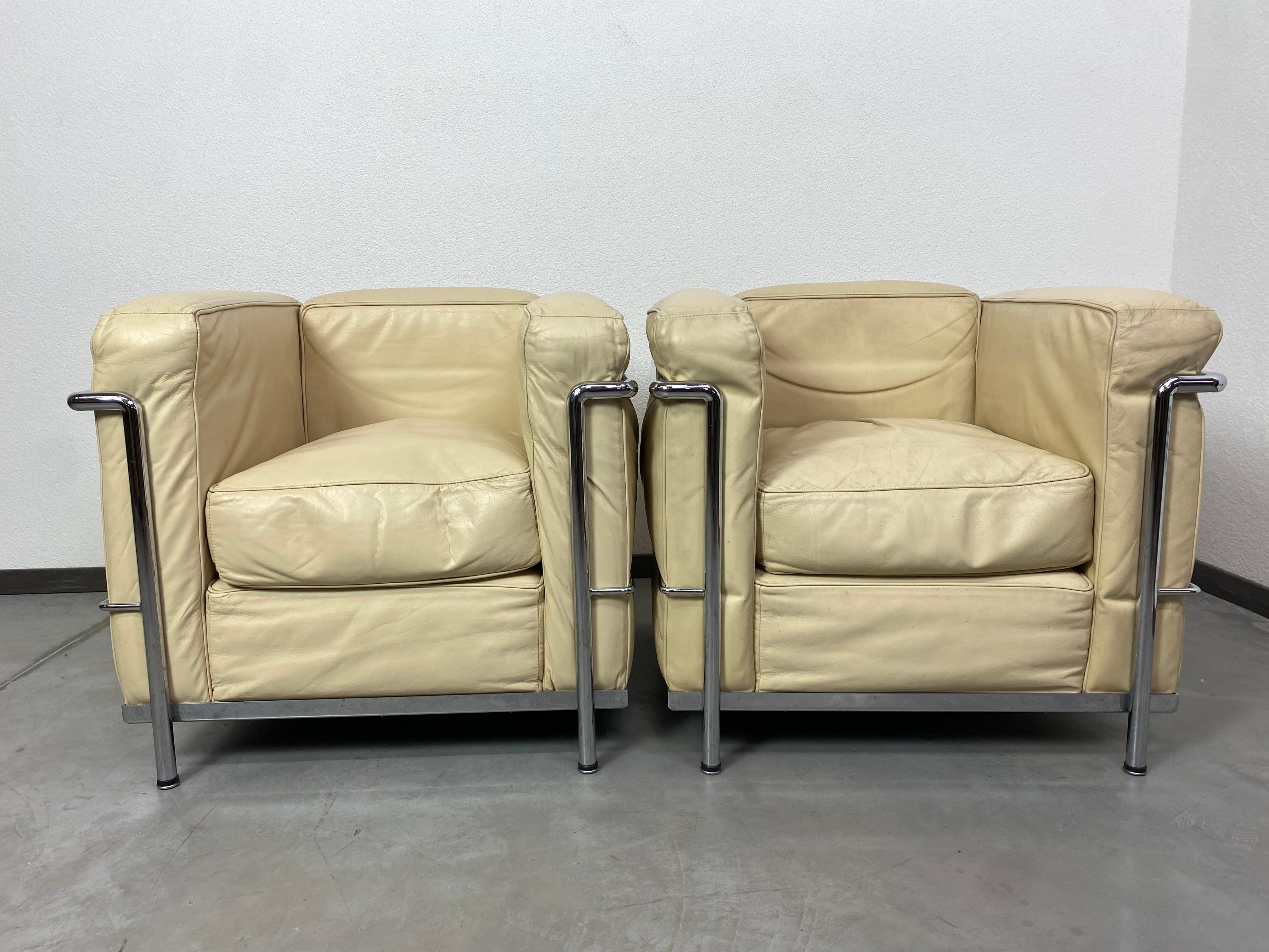 lc2 chairs