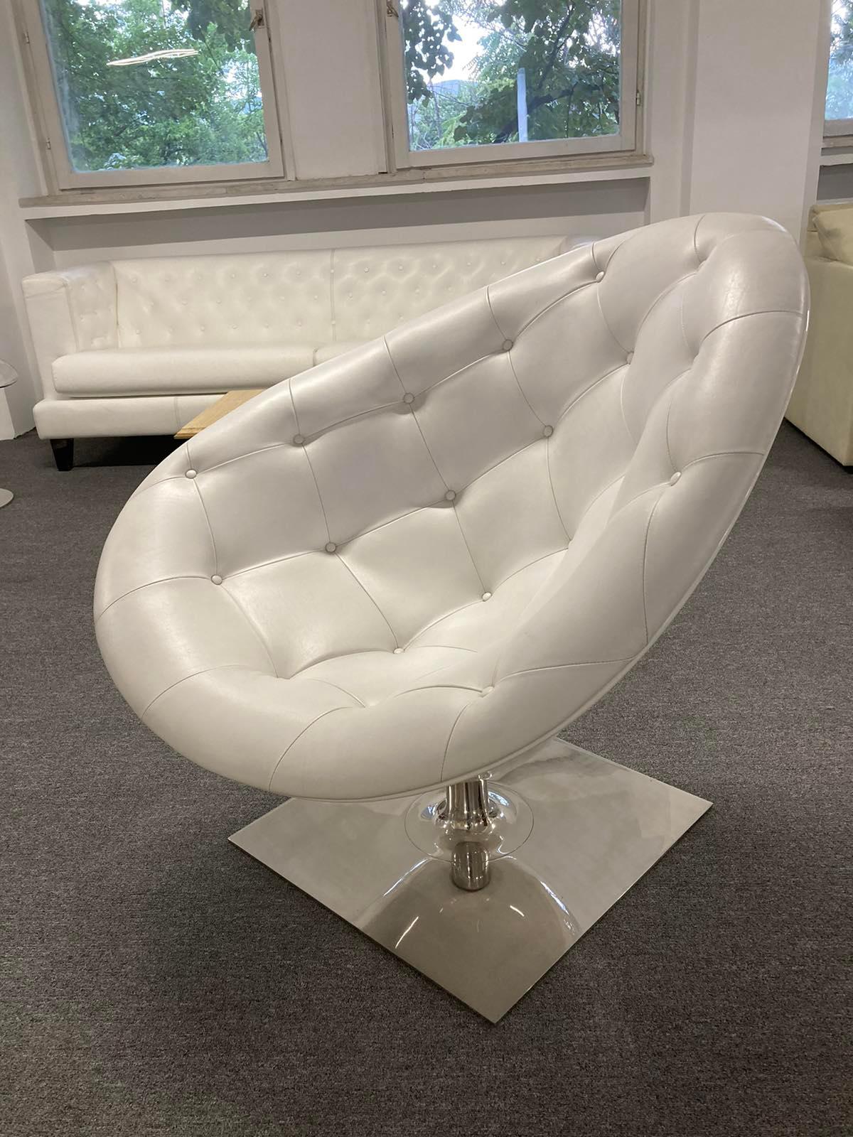 White Leather Driade Moore Swivel Armchair by Philippe Starck, Italy In Good Condition For Sale In Sofia, BG