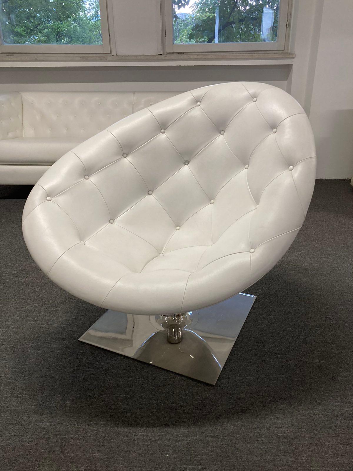 Contemporary White Leather Driade Moore Swivel Armchair by Philippe Starck, Italy For Sale