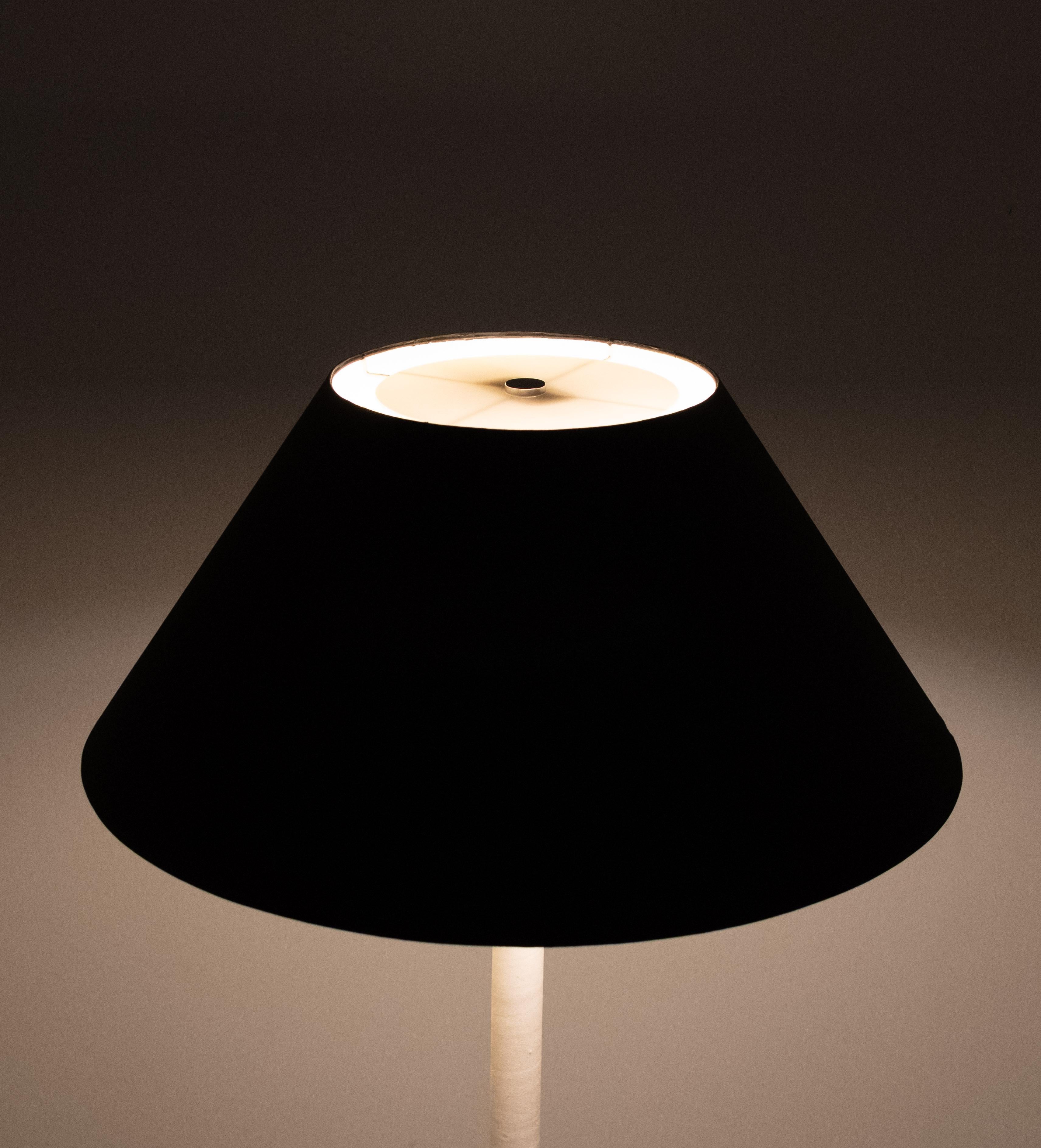 Fine XX secolo Lampada da terra in pelle bianca di Star Leuchten Germania, anni '70 in vendita