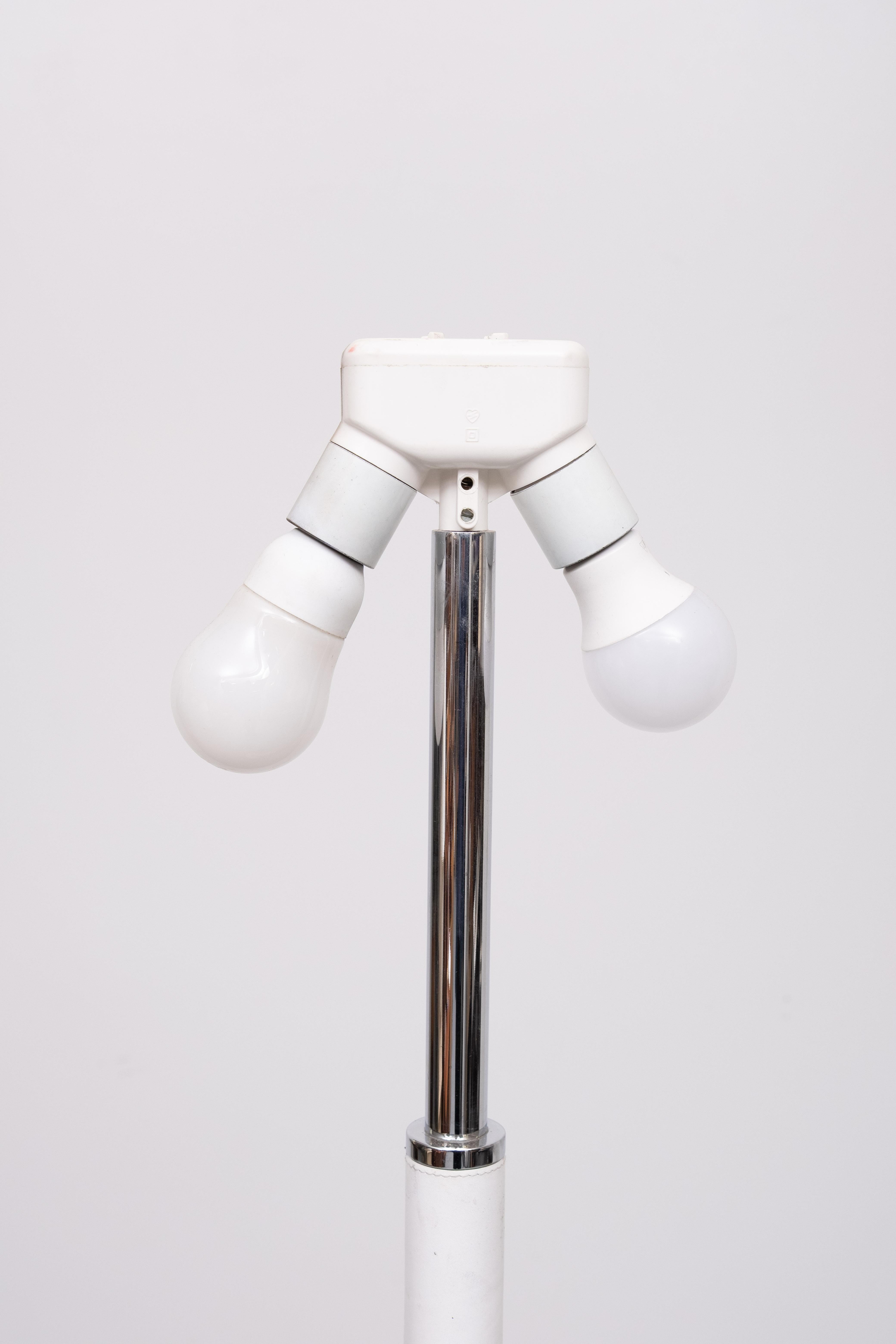 Pelle Lampada da terra in pelle bianca di Star Leuchten Germania, anni '70 in vendita