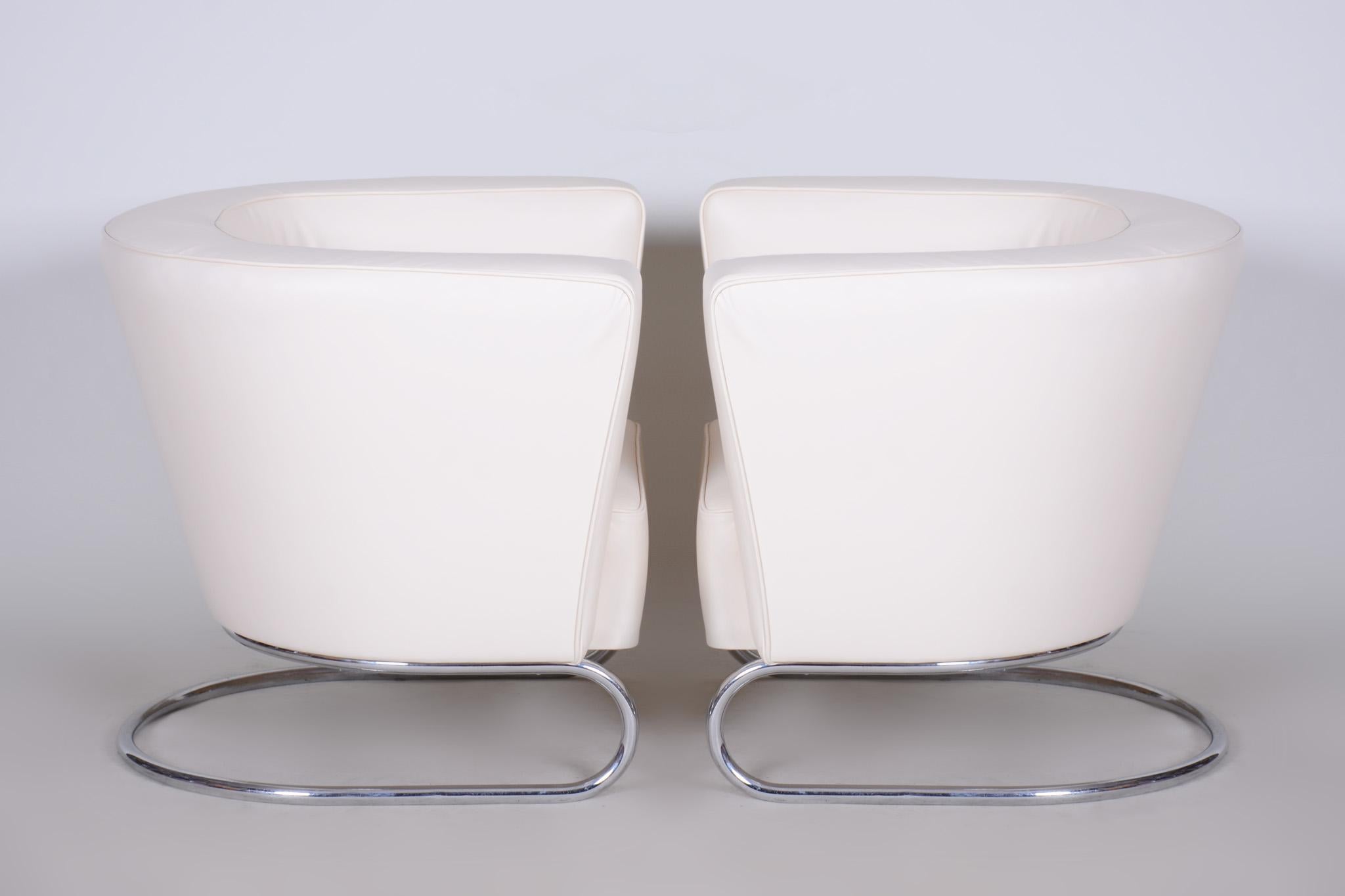 White leather Halabala armchairs made in 1930s Czechia - Fully restored im Angebot 4